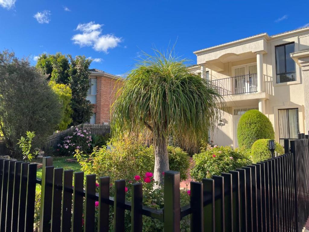 Pleasant Private Room in Taylors Lake Near Melbourne Airport