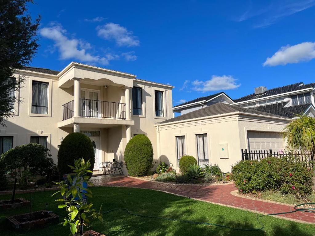 Pleasant Private Room in Taylors Lake Near Melbourne Airport