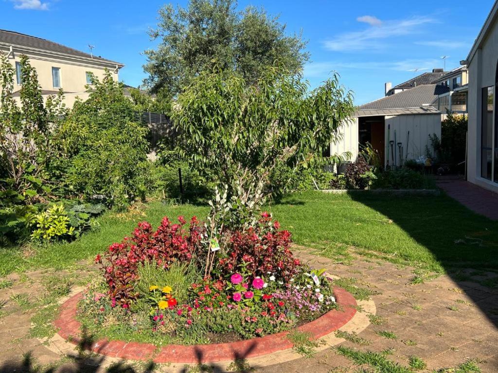 Pleasant Private Room in Taylors Lake Near Melbourne Airport