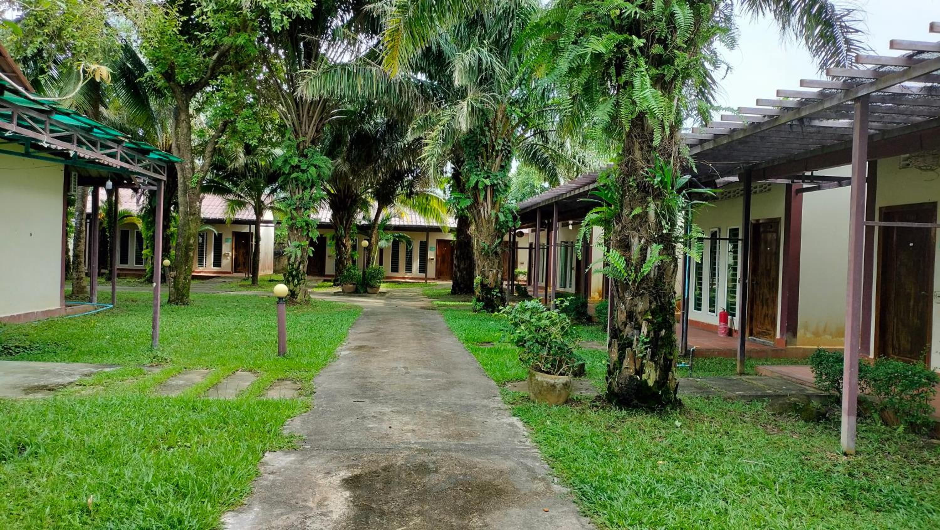 Twin Palms Resort