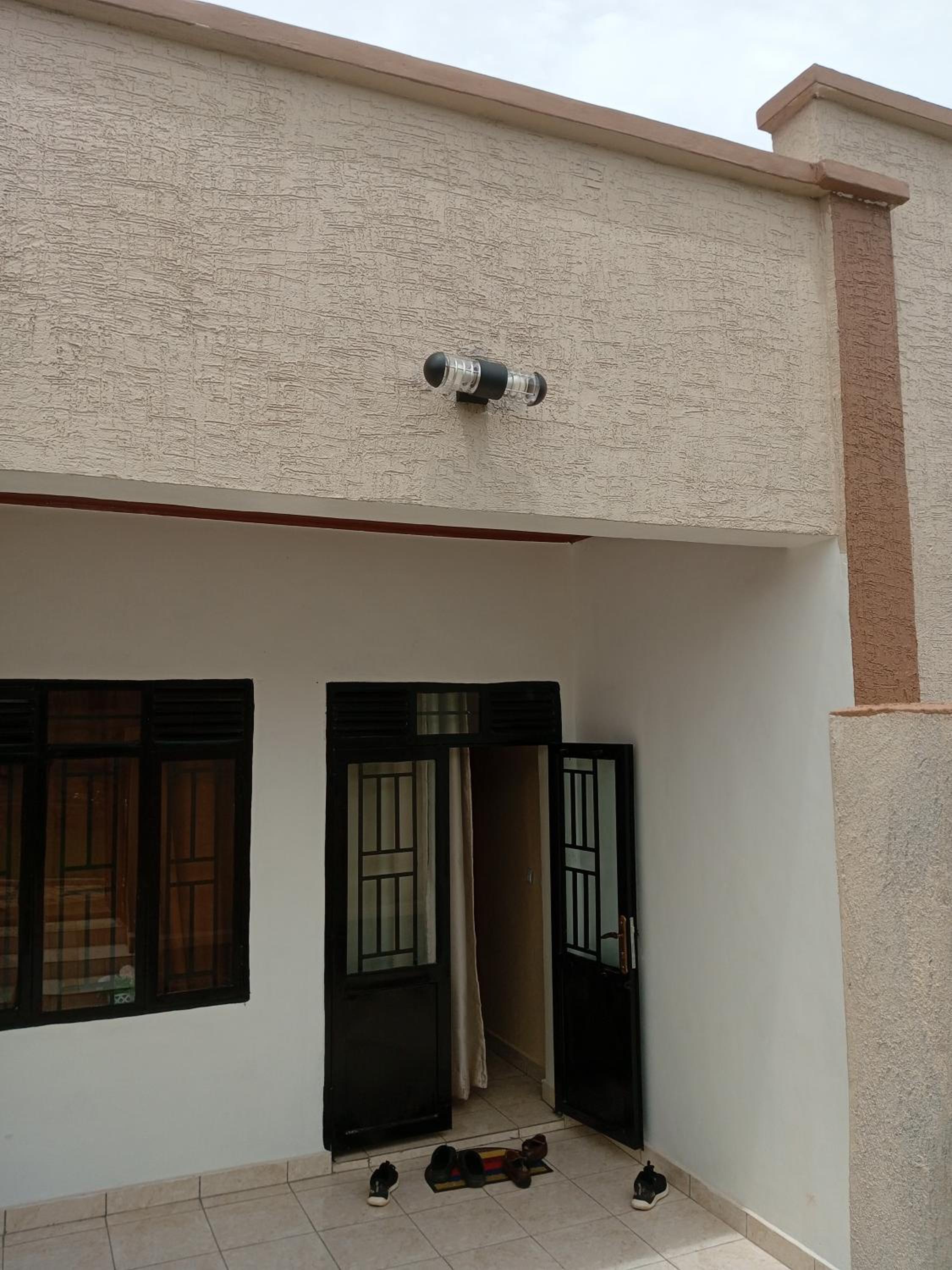 NEW VILLA TWO ROOMS KANOMBE view 4