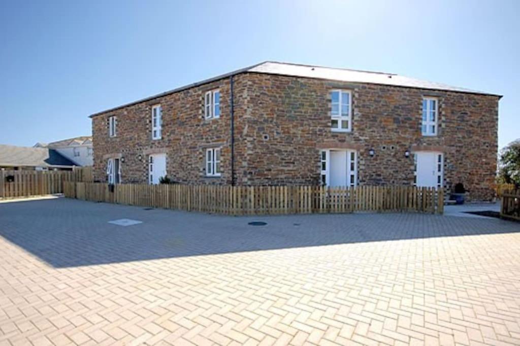Two Bedroomed Holiday Cottage with Sea Views view 4
