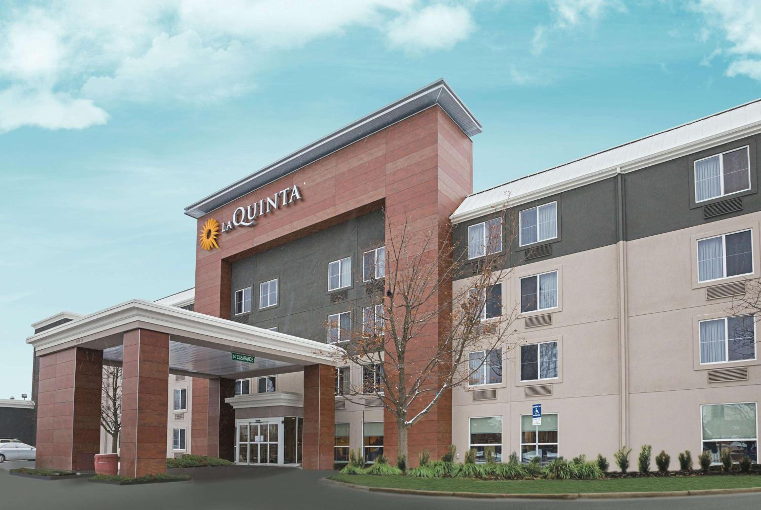 Detroit Vacations - La Quinta by Wyndham Detroit Utica - Property Image 5