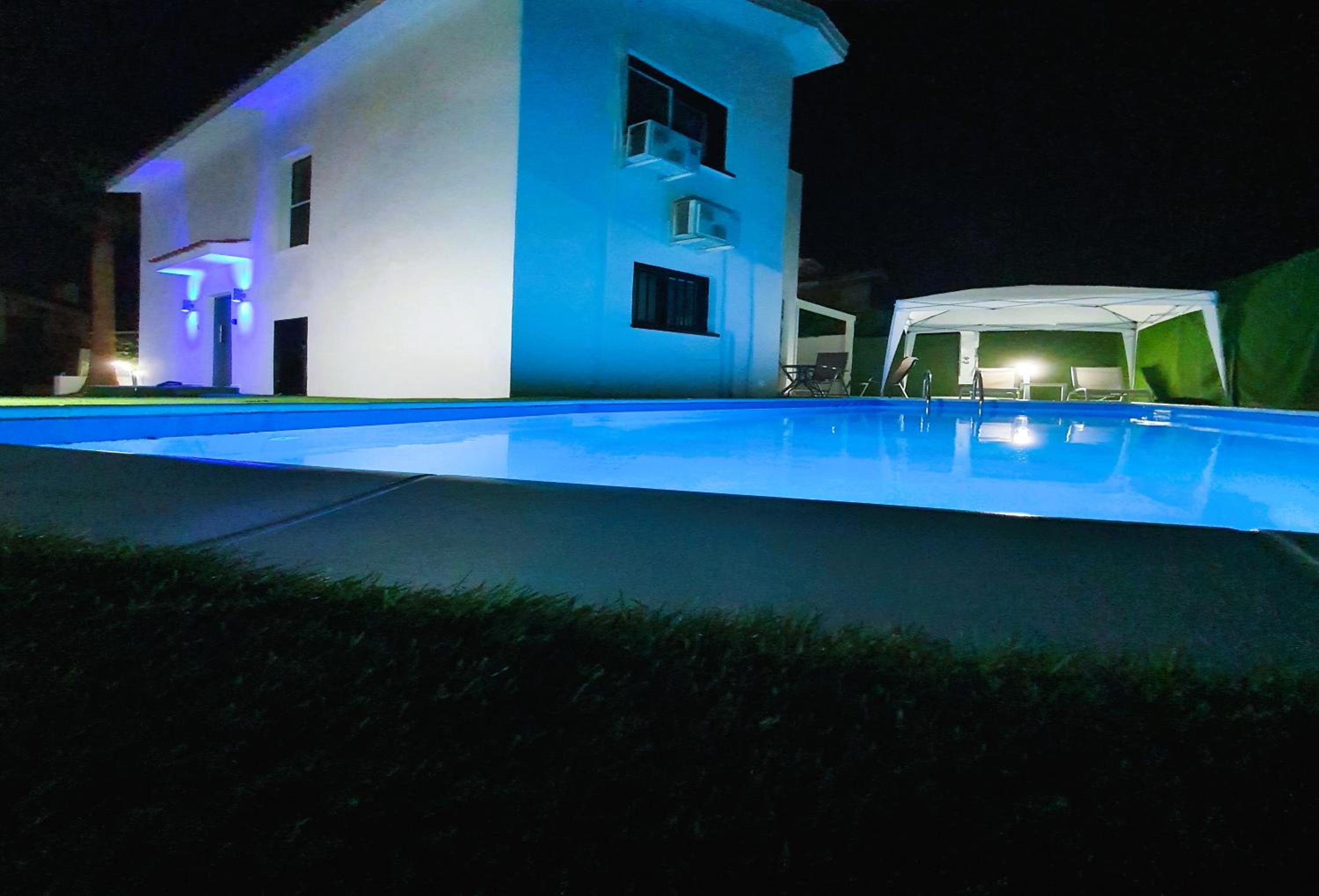 3 Bedroom Villa, private pool, hot tub