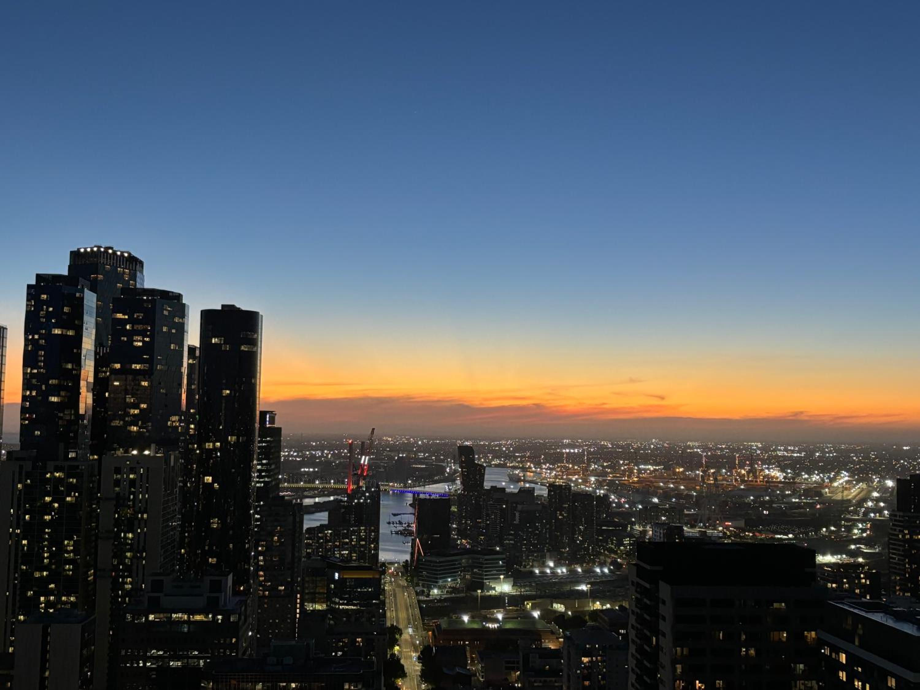 Paragon Apartment Penthouse Amazing Views, Spacious & Great Location
