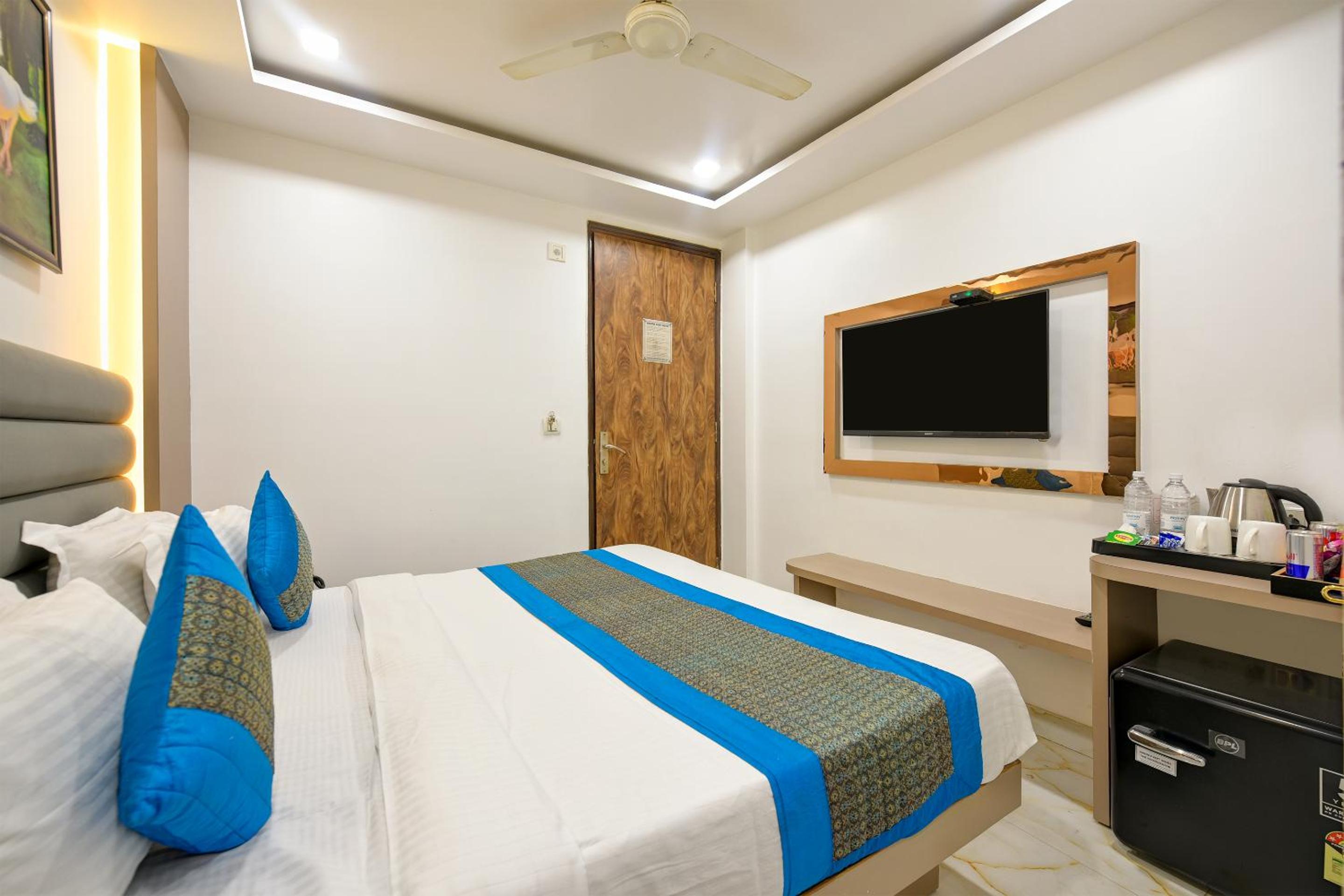 Hotel Bhartiya-New Delhi Railway Station-2 minutes walk view 2