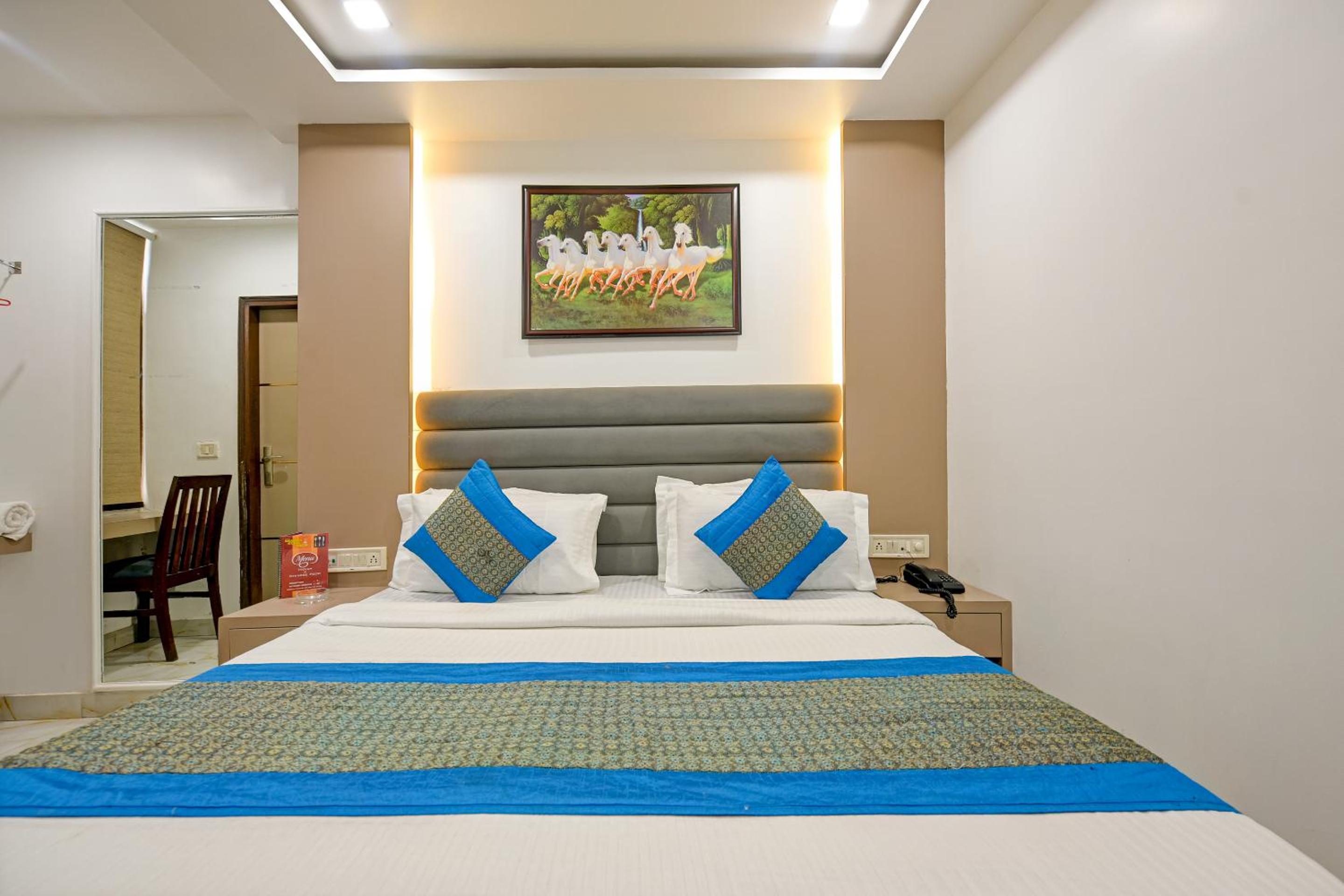Hotel Bhartiya-New Delhi Railway Station-2 minutes walk view 3