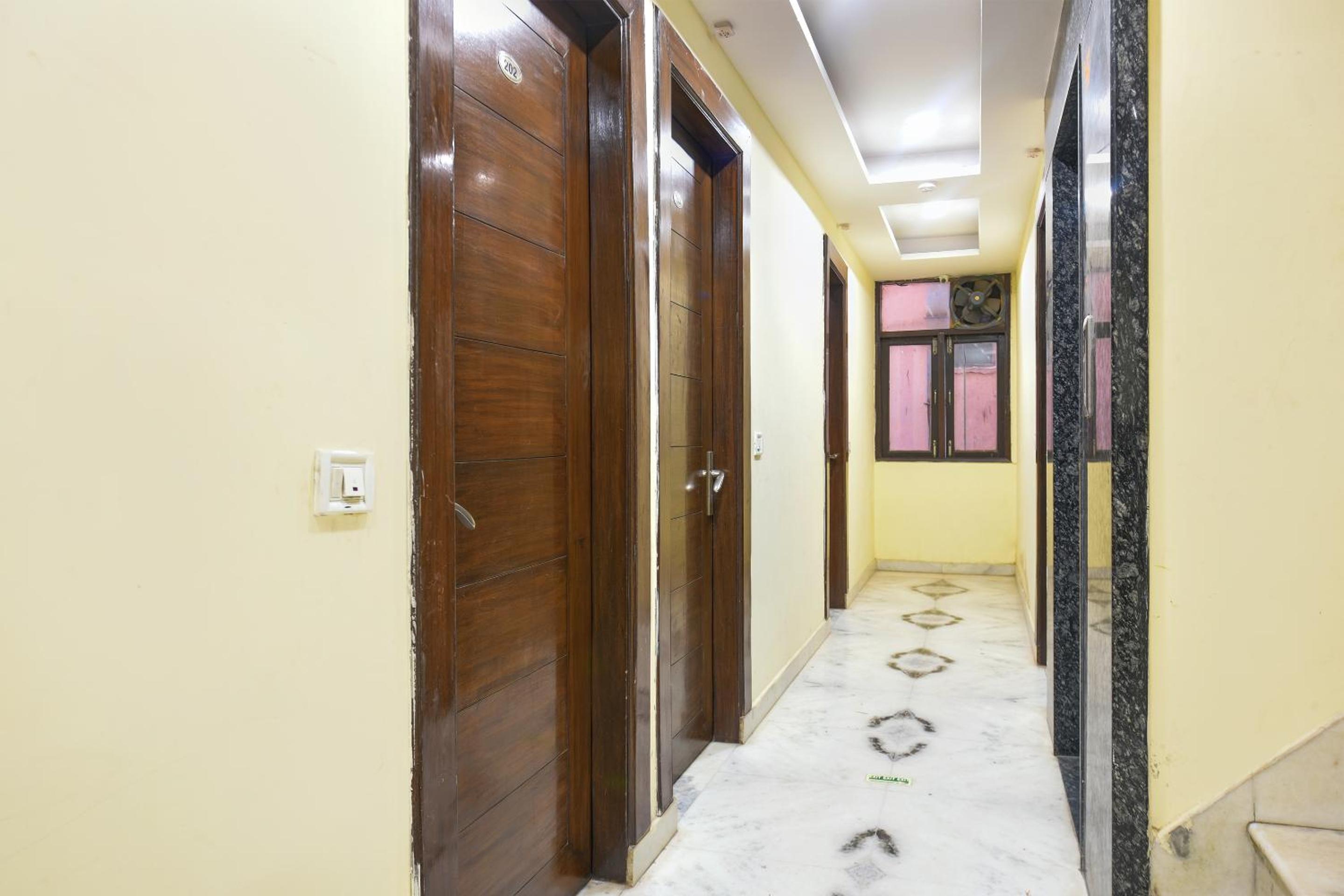 Hotel Bhartiya-New Delhi Railway Station-2 minutes walk view 4