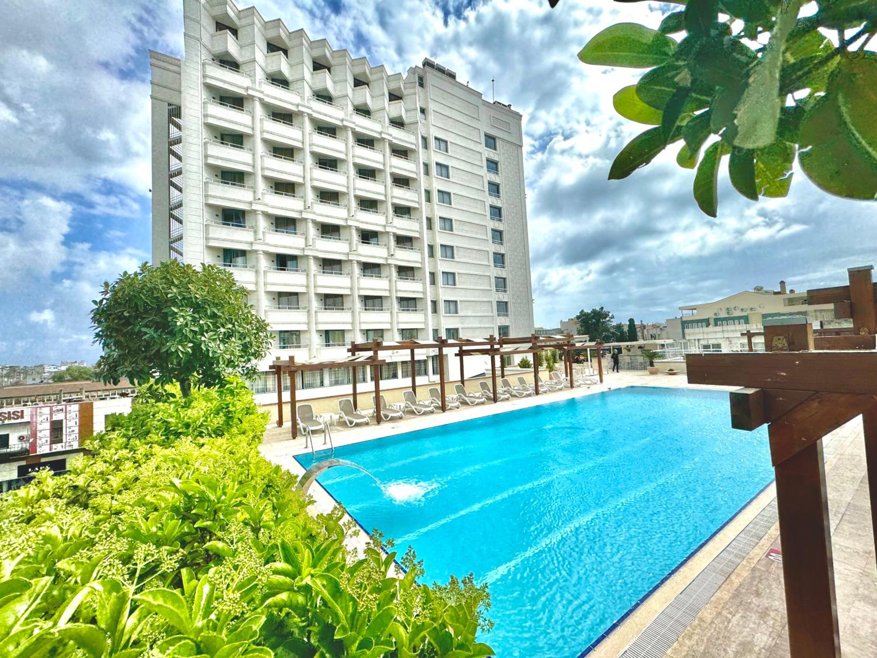 Best Western Plus Khan Hotel - Image 29