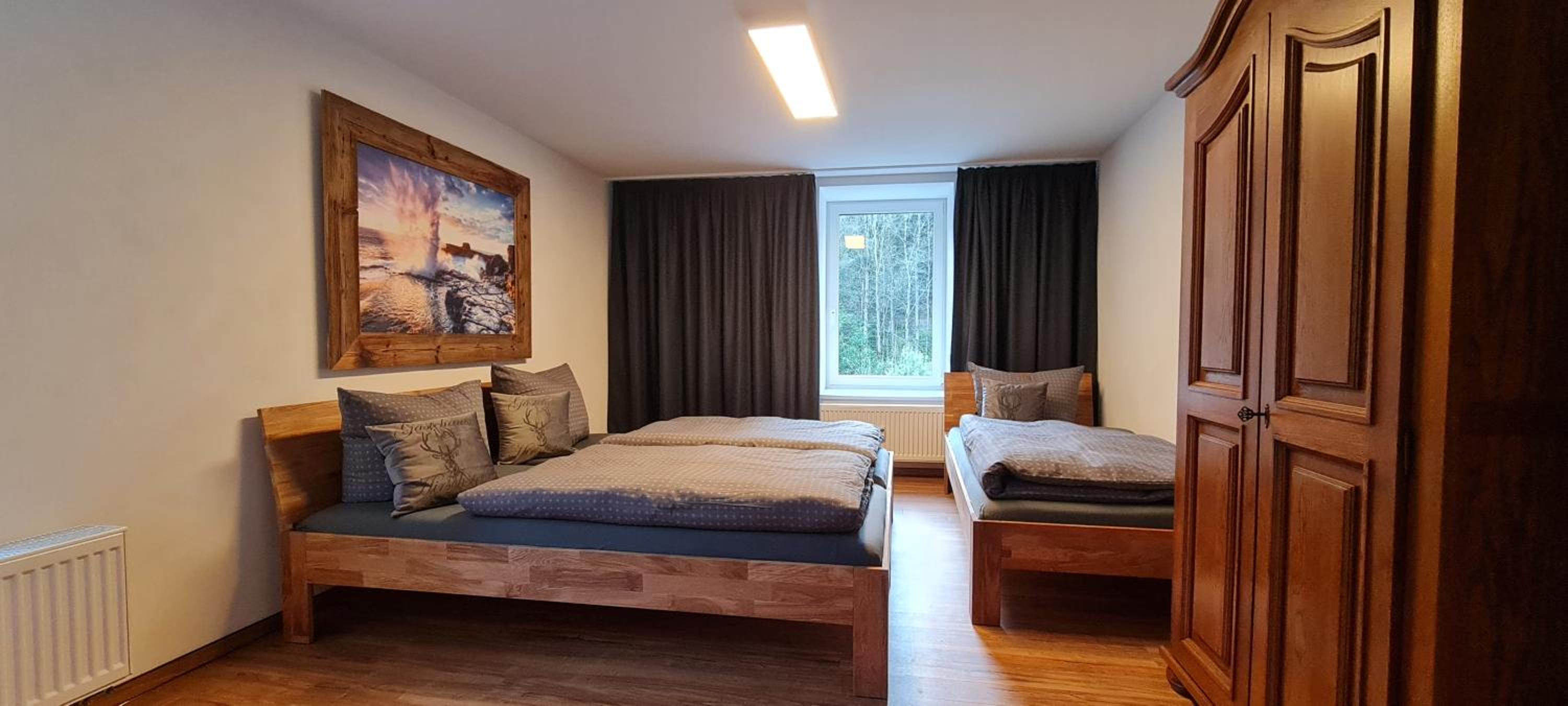 Gastehaus Hirschstein - Hochwertige Ferienwohnung in sehr ruhiger Lage direkt am Fluss Goltzsch - Property Image 12