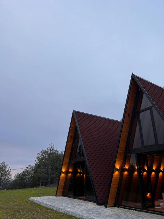 Vila Alpine Arlon Gjinar