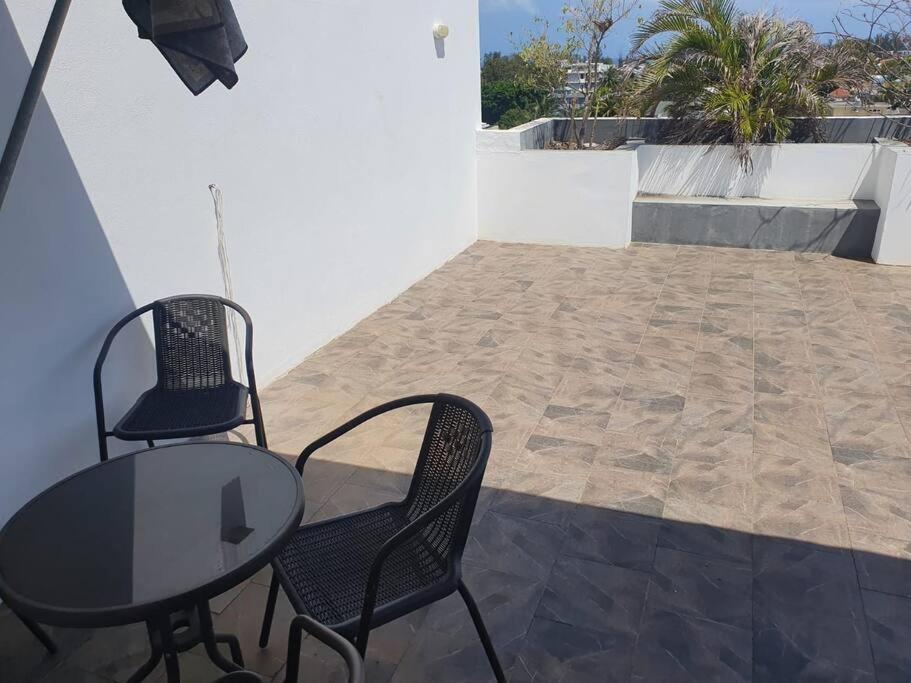 2 bedroom Apartment with pool view 2