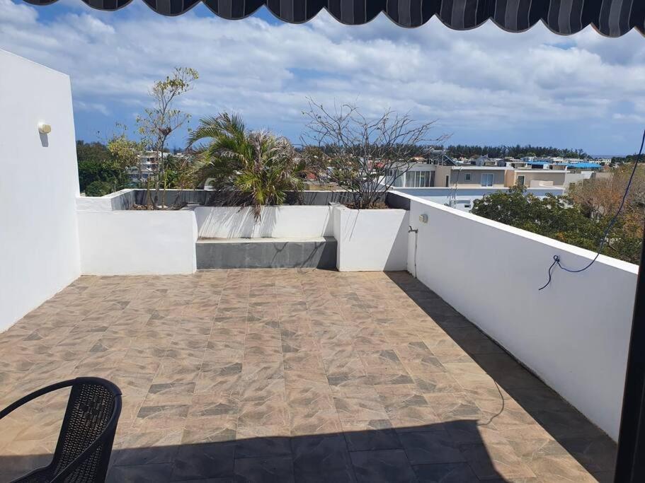 2 bedroom Apartment with pool view 4