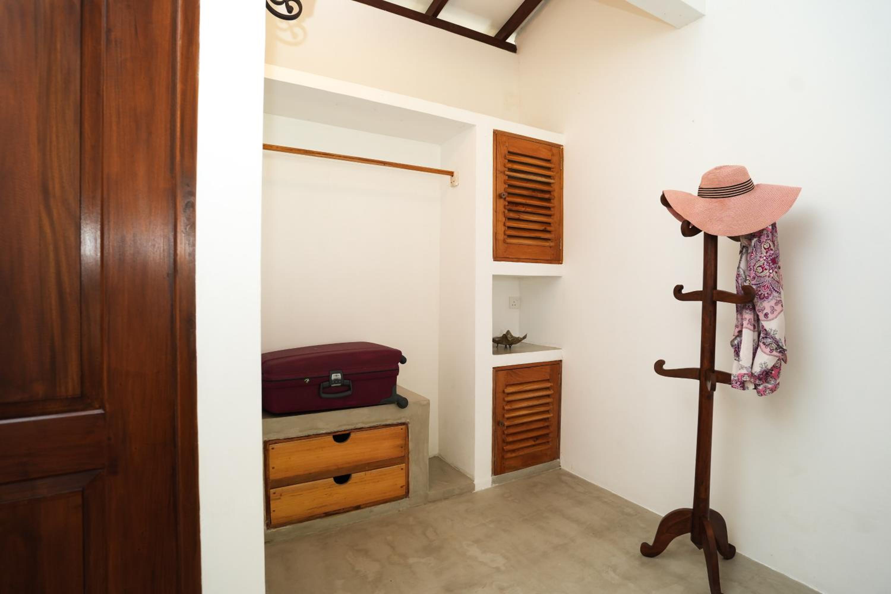 Summer House - Private villa close to International Airport BIA view 3