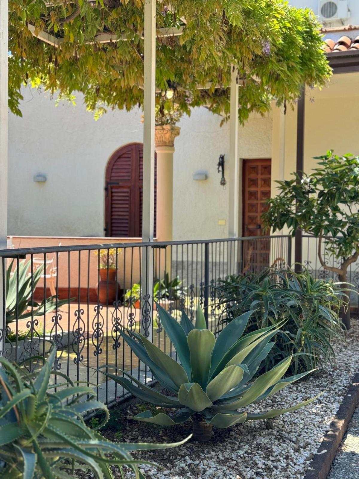Casa Vacanze Villa Angelina view 2