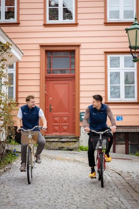 Dinbnb Homes I Bergen's #1 BNB I Jacuzzi & Fireplace & Balcony view 5