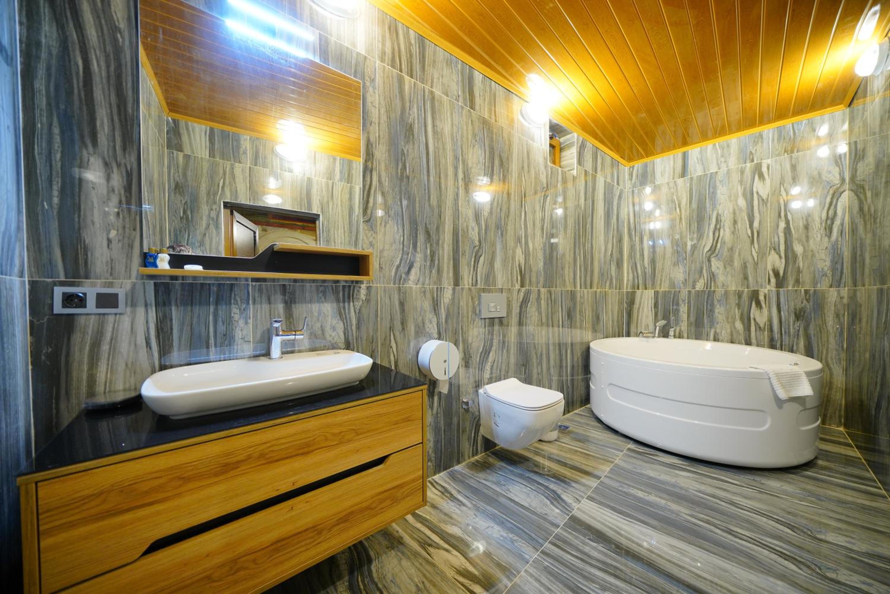 Kayatas Cave Suites - Image 20