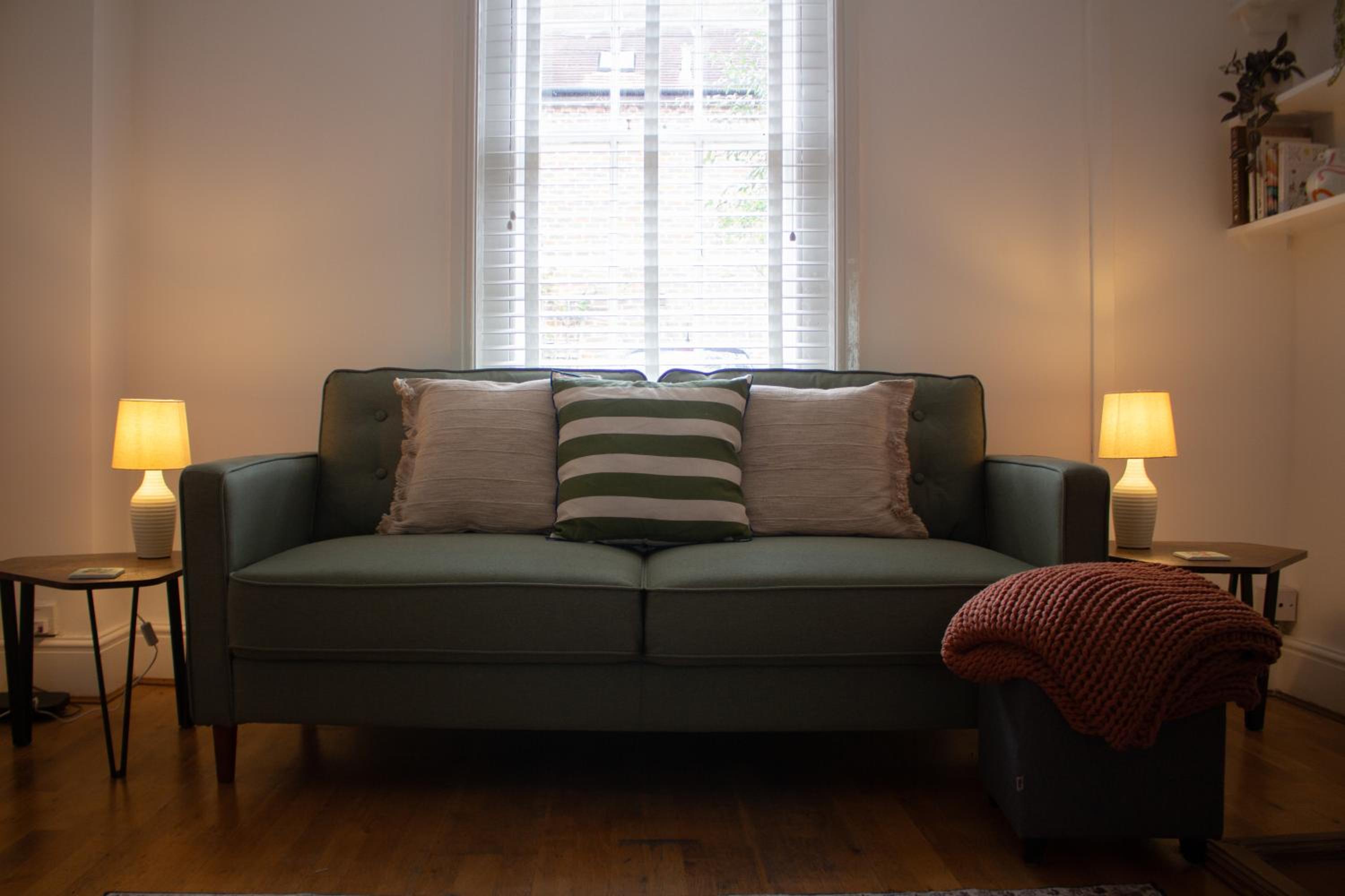 Marlborough Vacations - Characterful Cottage - Sleeps 6 - Parking - High Street - Property Image 42