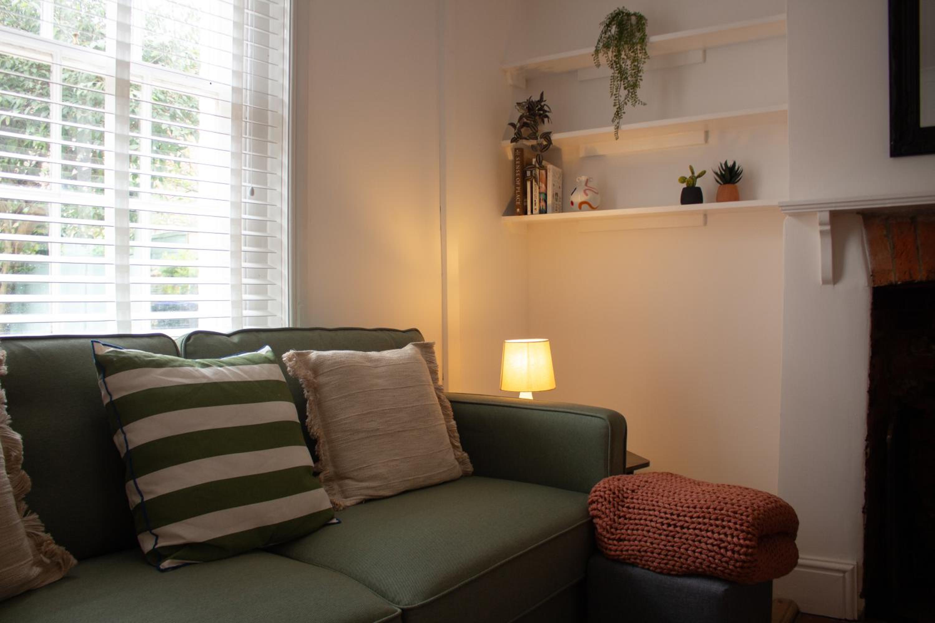 Marlborough Vacations - Characterful Cottage - Sleeps 6 - Parking - High Street - Property Image 44