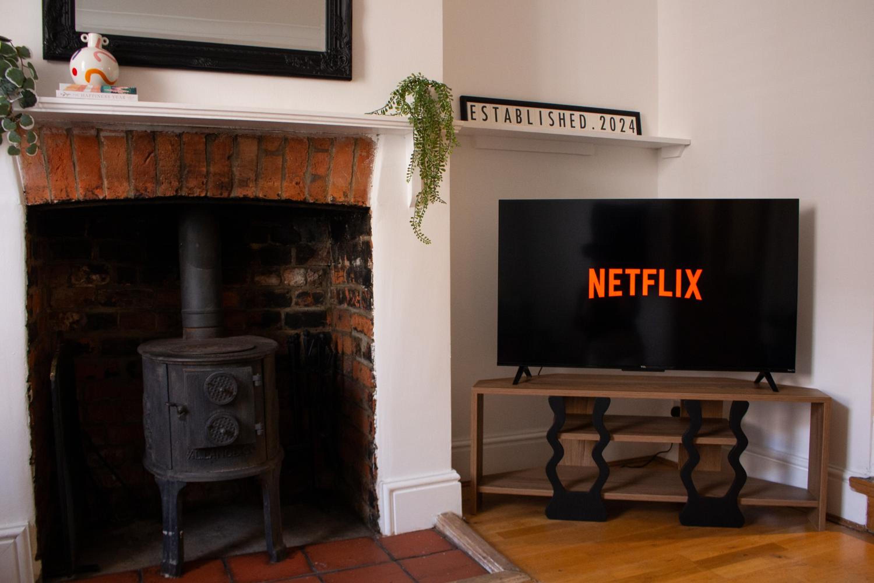 Marlborough Vacations - Characterful Cottage - Sleeps 6 - Parking - High Street - Property Image 5