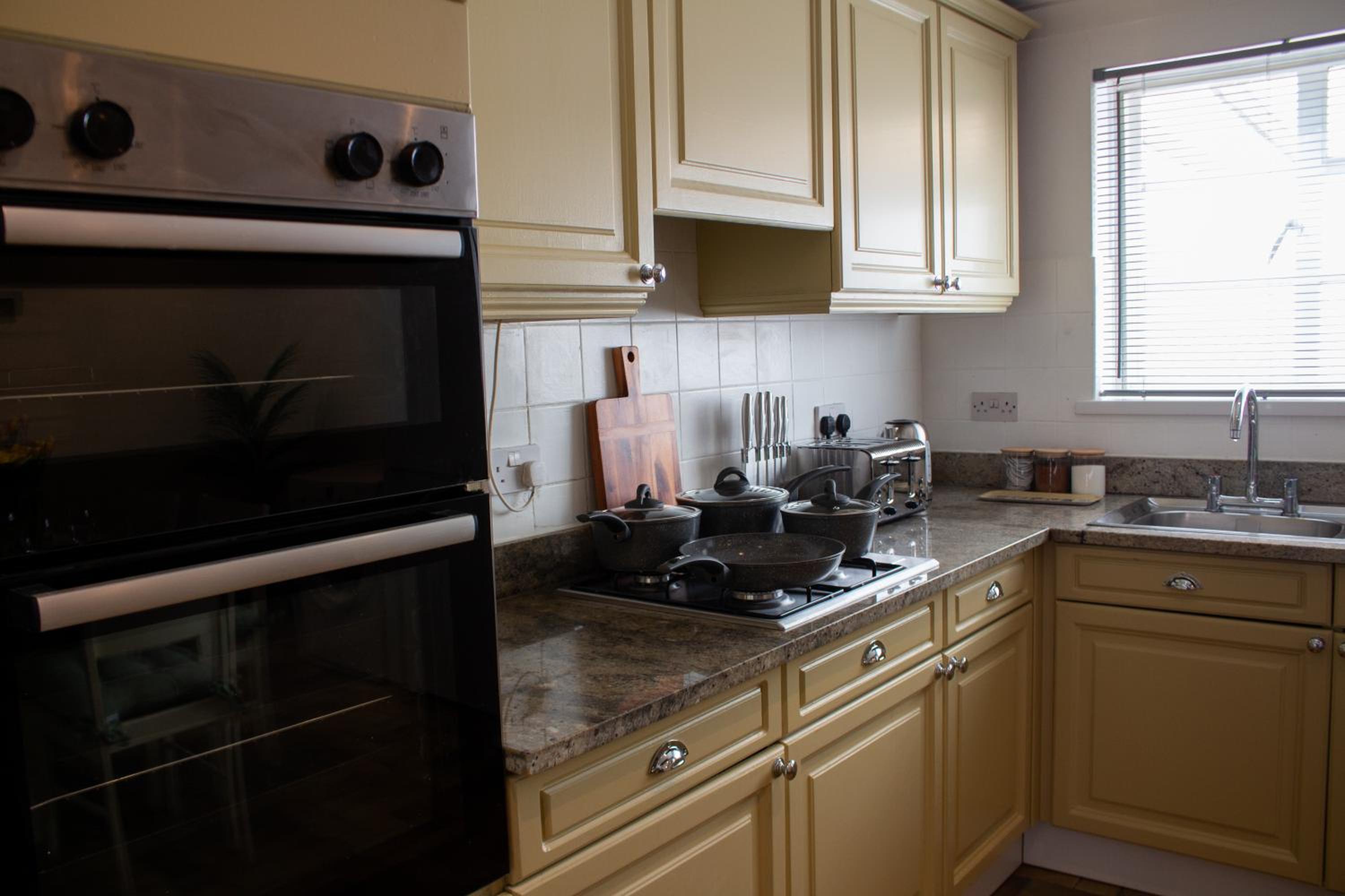 Marlborough Vacations - Characterful Cottage - Sleeps 6 - Parking - High Street - Property Image 32