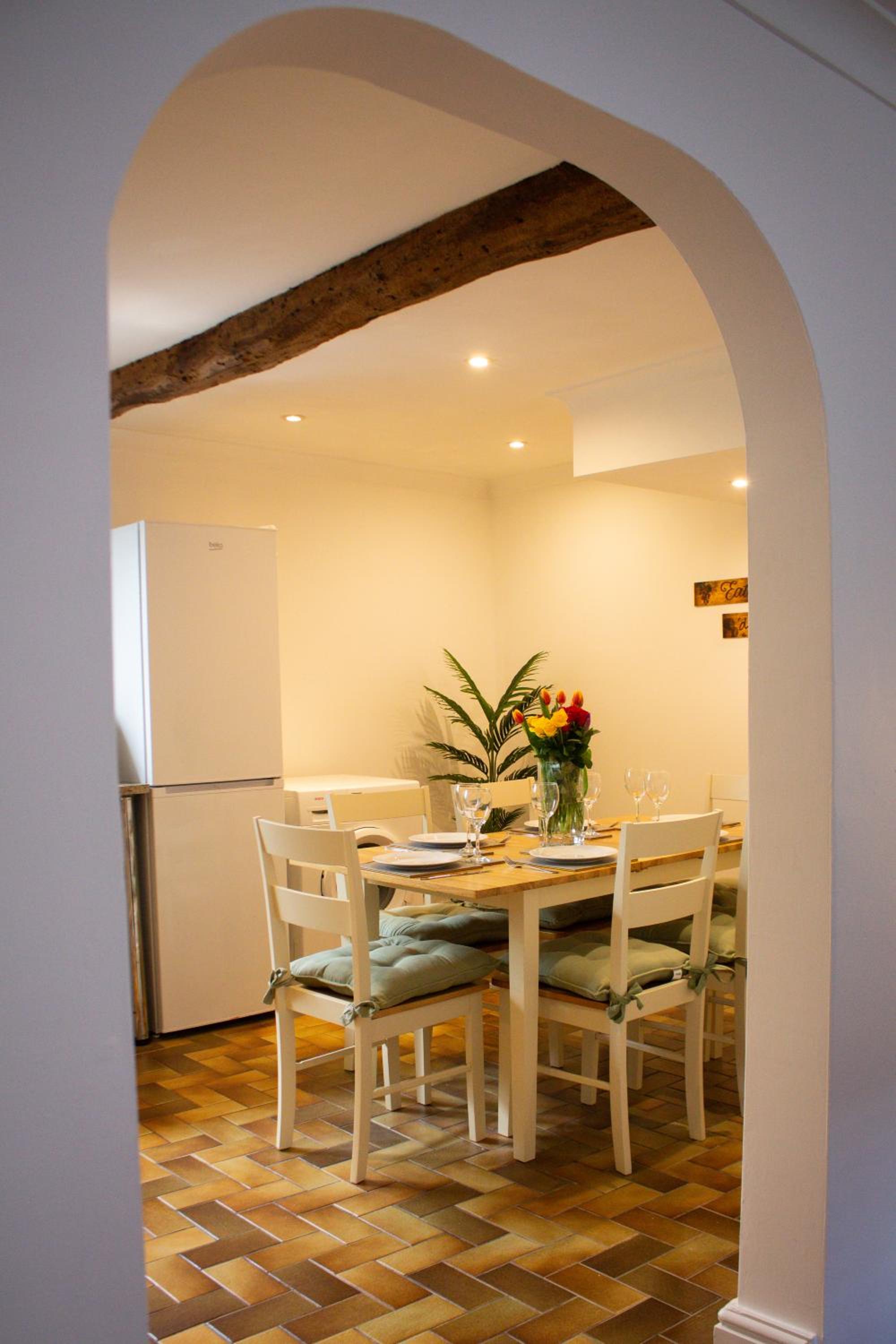 Marlborough Vacations - Characterful Cottage - Sleeps 6 - Parking - High Street - Property Image 14