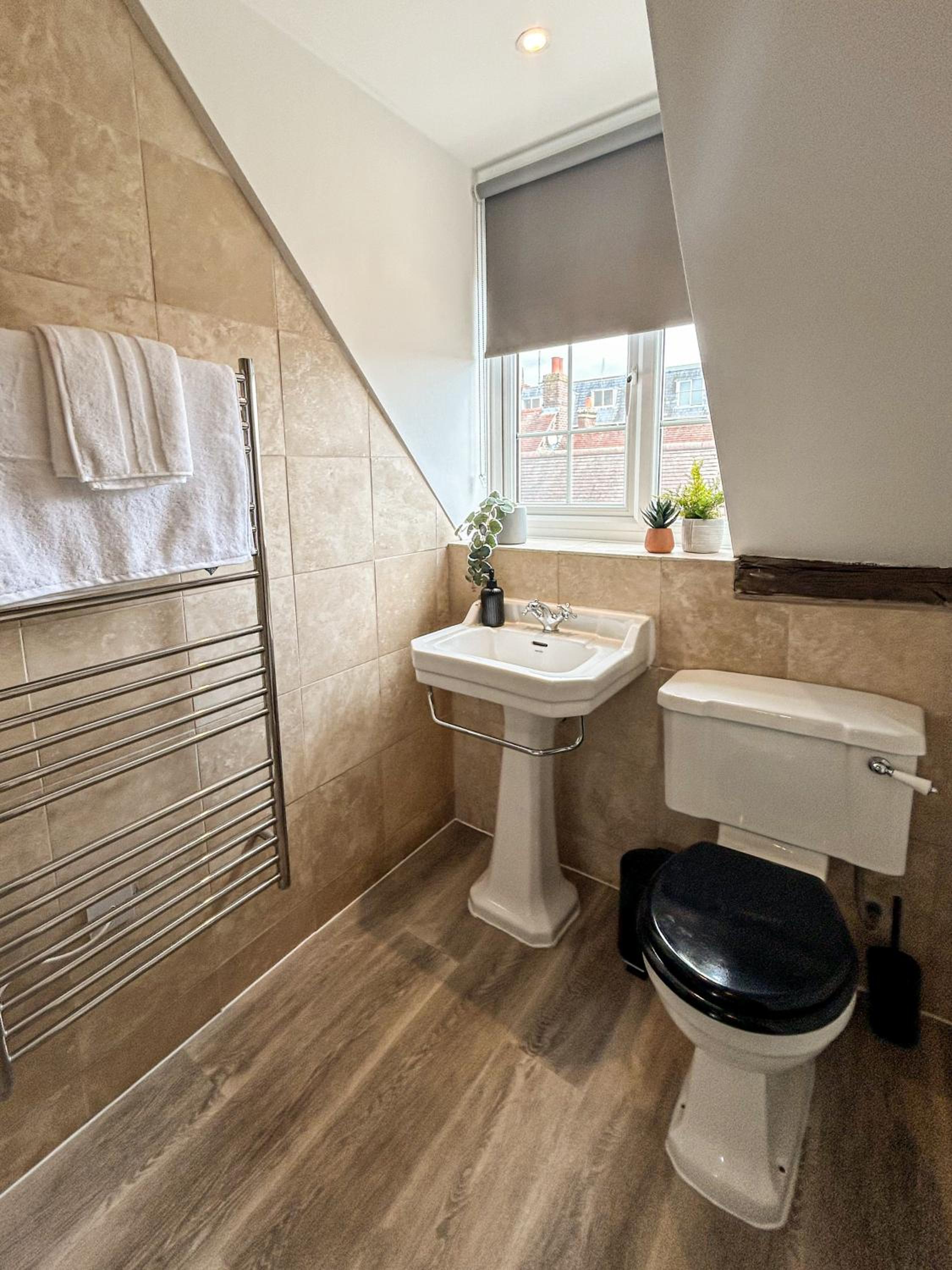 Marlborough Vacations - Characterful Cottage - Sleeps 6 - Parking - High Street - Property Image 5