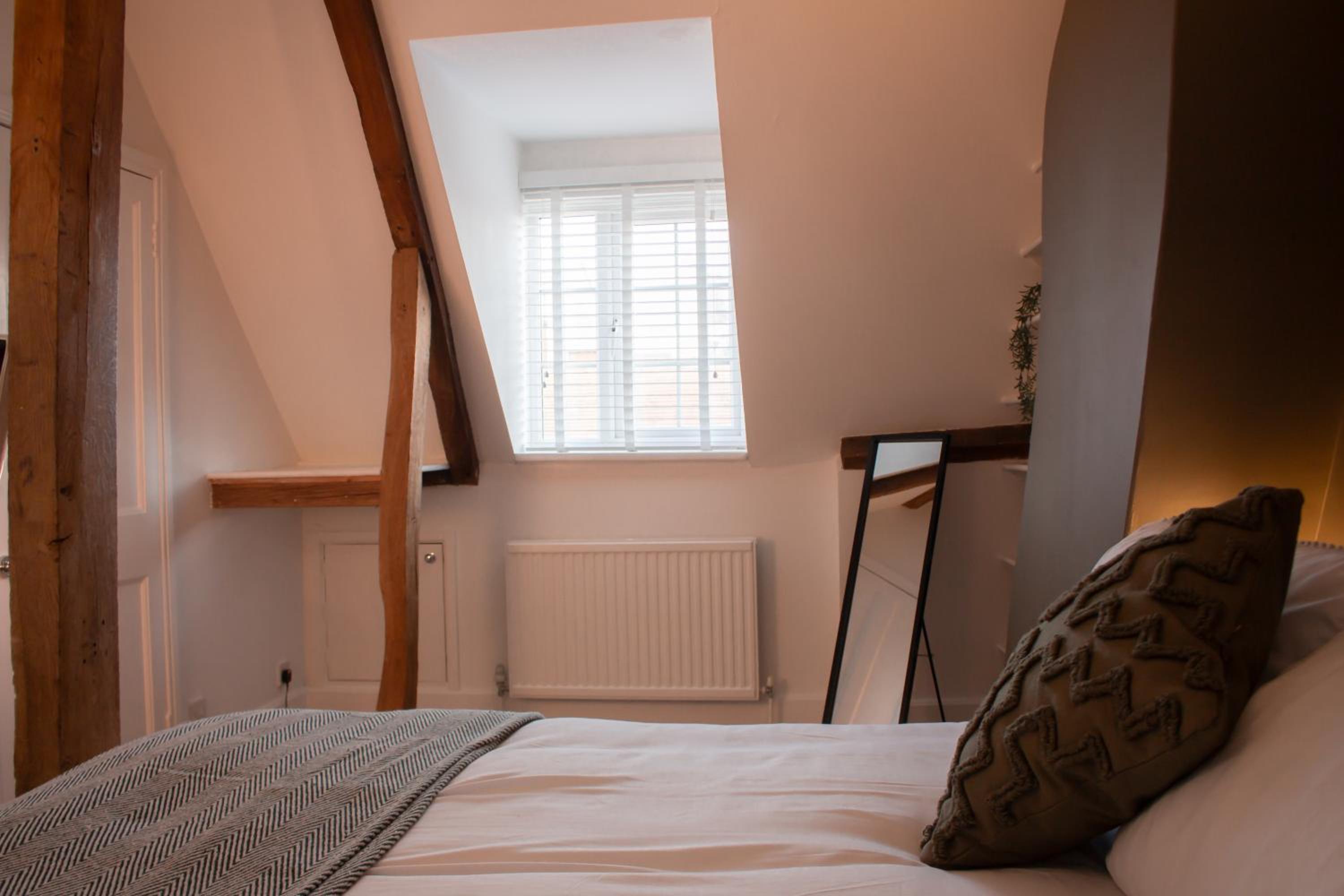 Marlborough Vacations - Characterful Cottage - Sleeps 6 - Parking - High Street - Property Image 6