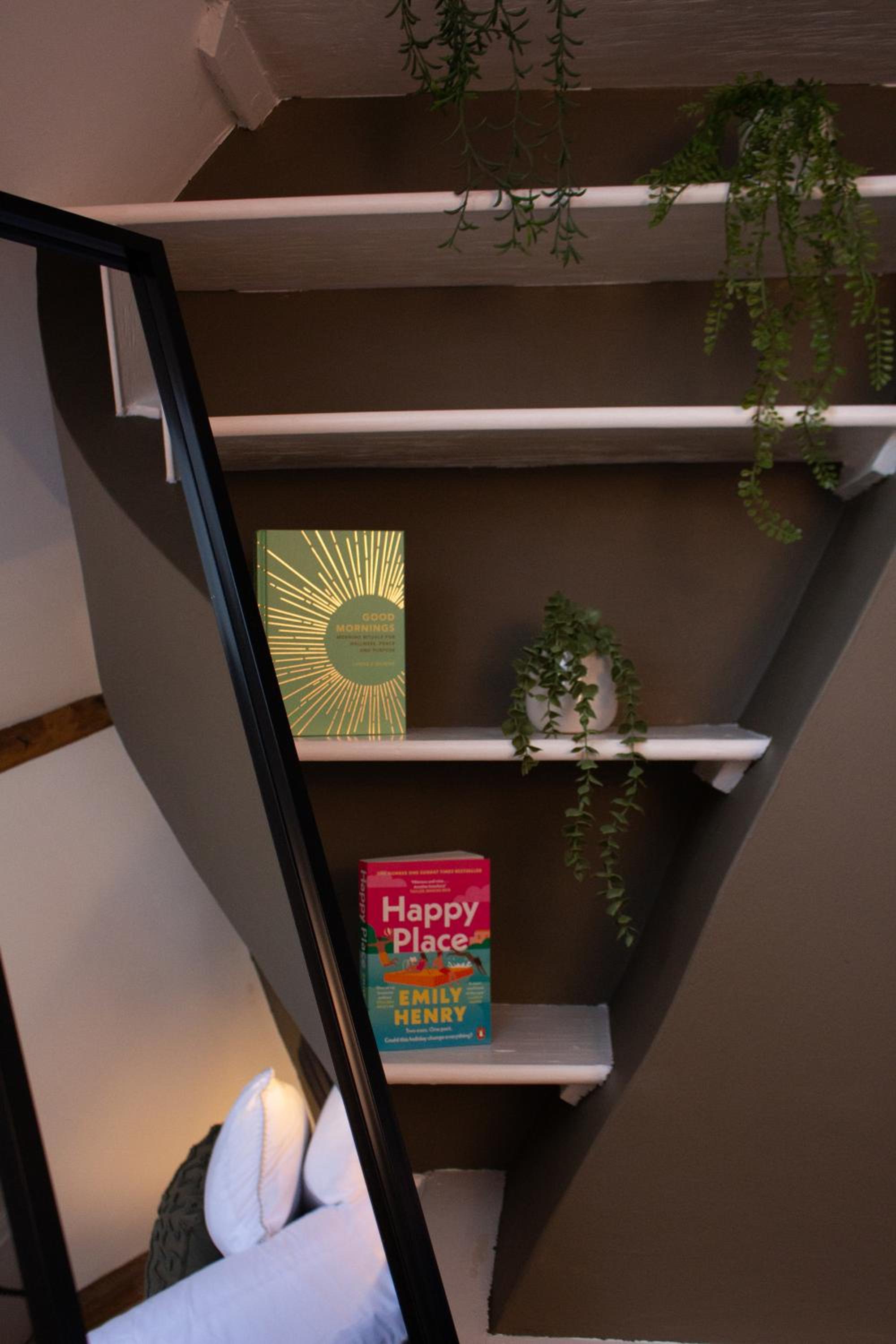 Marlborough Vacations - Characterful Cottage - Sleeps 6 - Parking - High Street - Property Image 8