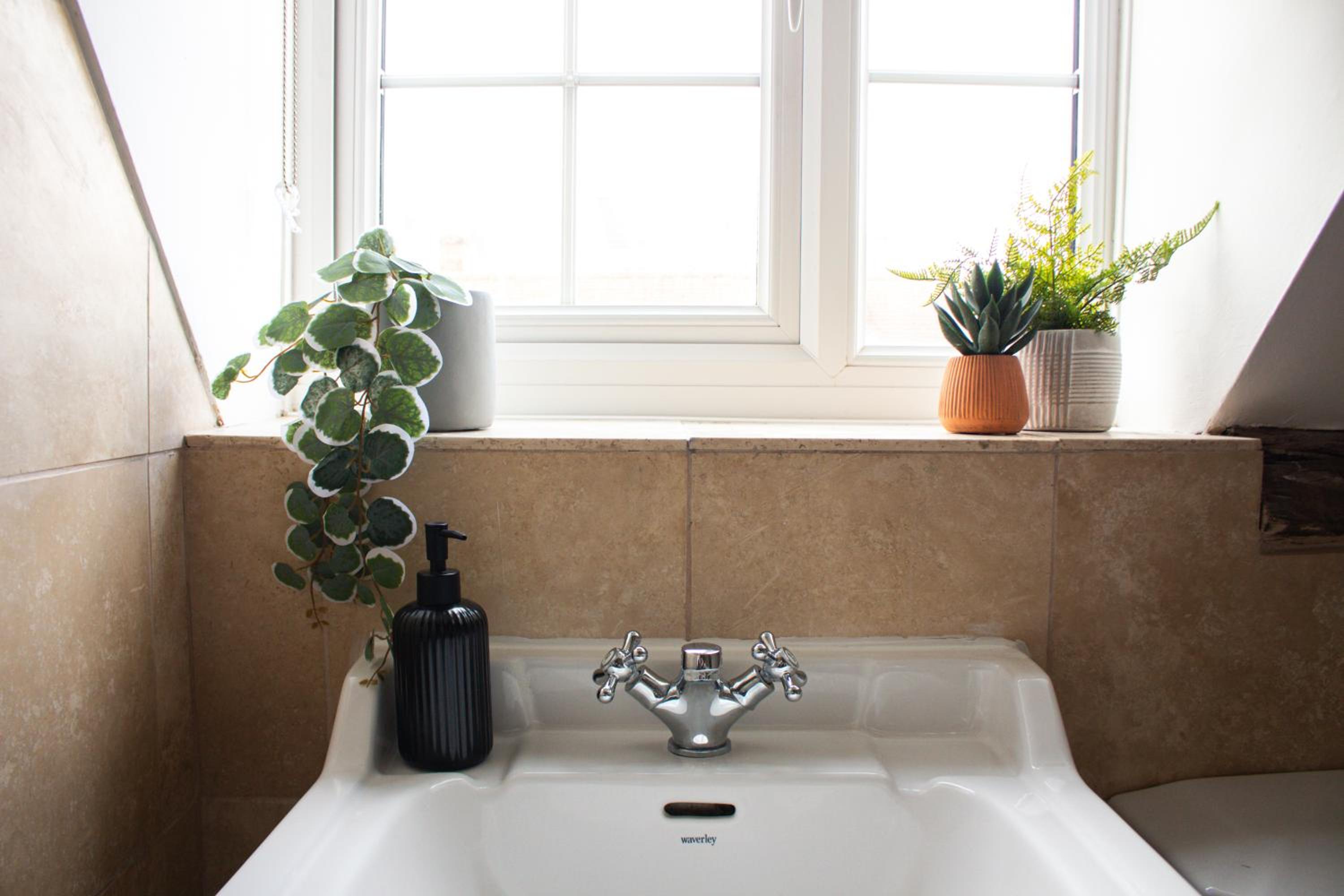 Marlborough Vacations - Characterful Cottage - Sleeps 6 - Parking - High Street - Property Image 7