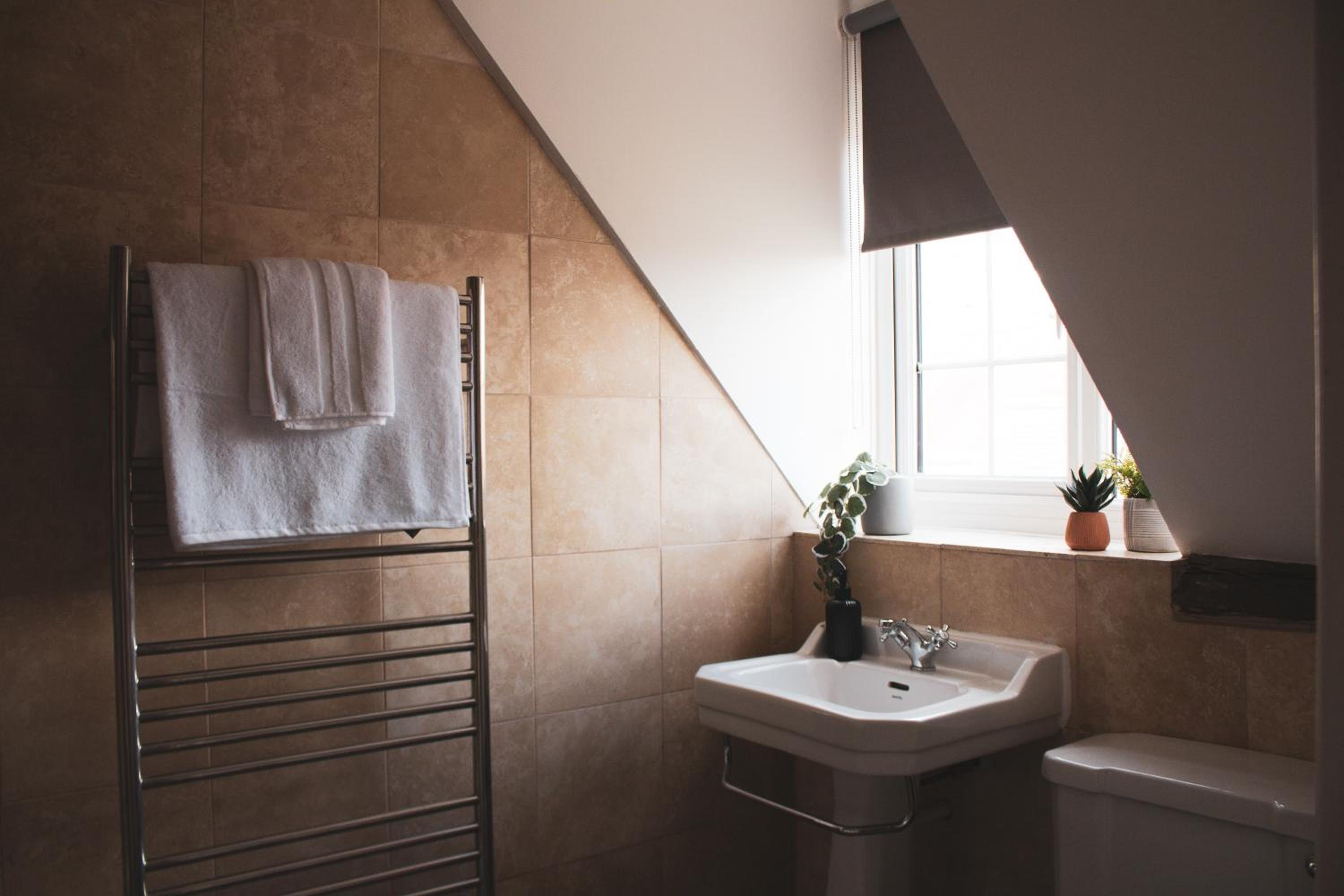 Marlborough Vacations - Characterful Cottage - Sleeps 6 - Parking - High Street - Property Image 35