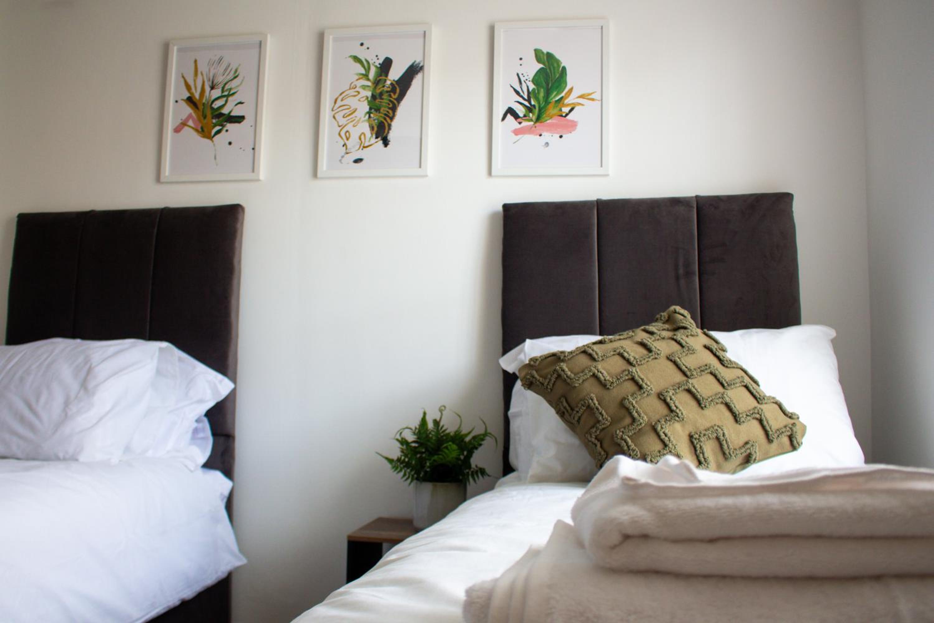 Marlborough Vacations - Characterful Cottage - Sleeps 6 - Parking - High Street - Property Image 13