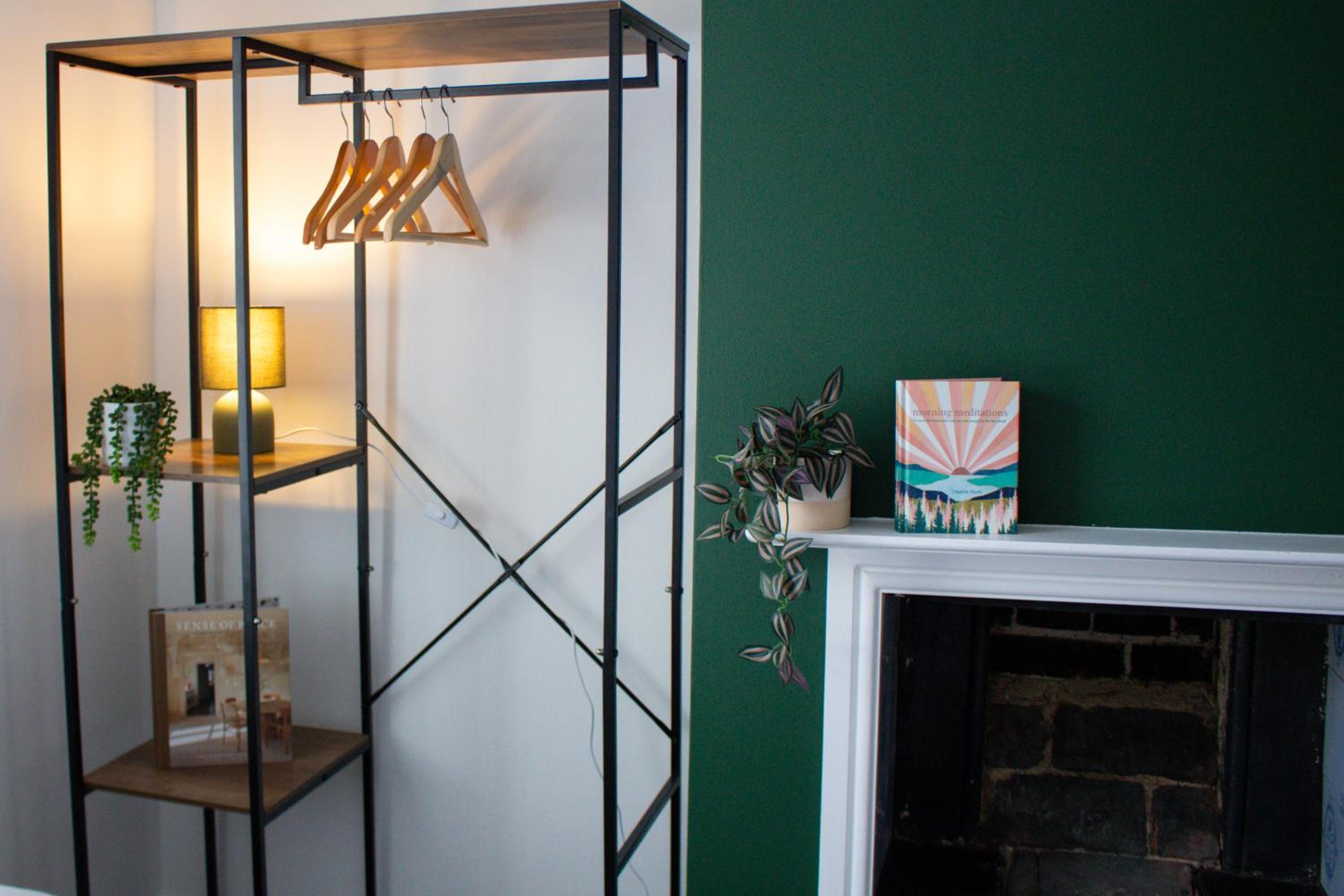 Marlborough Vacations - Characterful Cottage - Sleeps 6 - Parking - High Street - Property Image 12