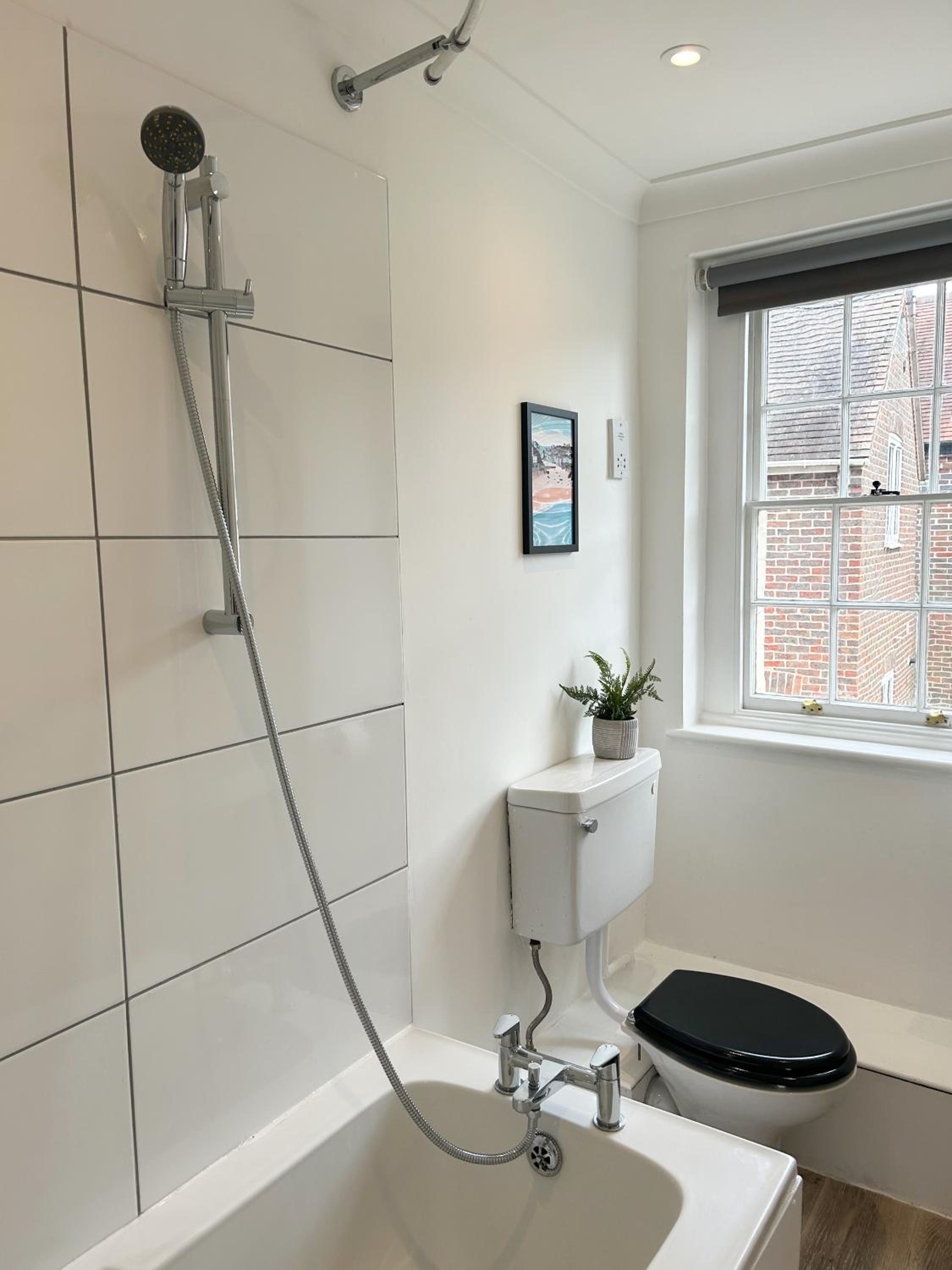 Marlborough Vacations - Characterful Cottage - Sleeps 6 - Parking - High Street - Property Image 16