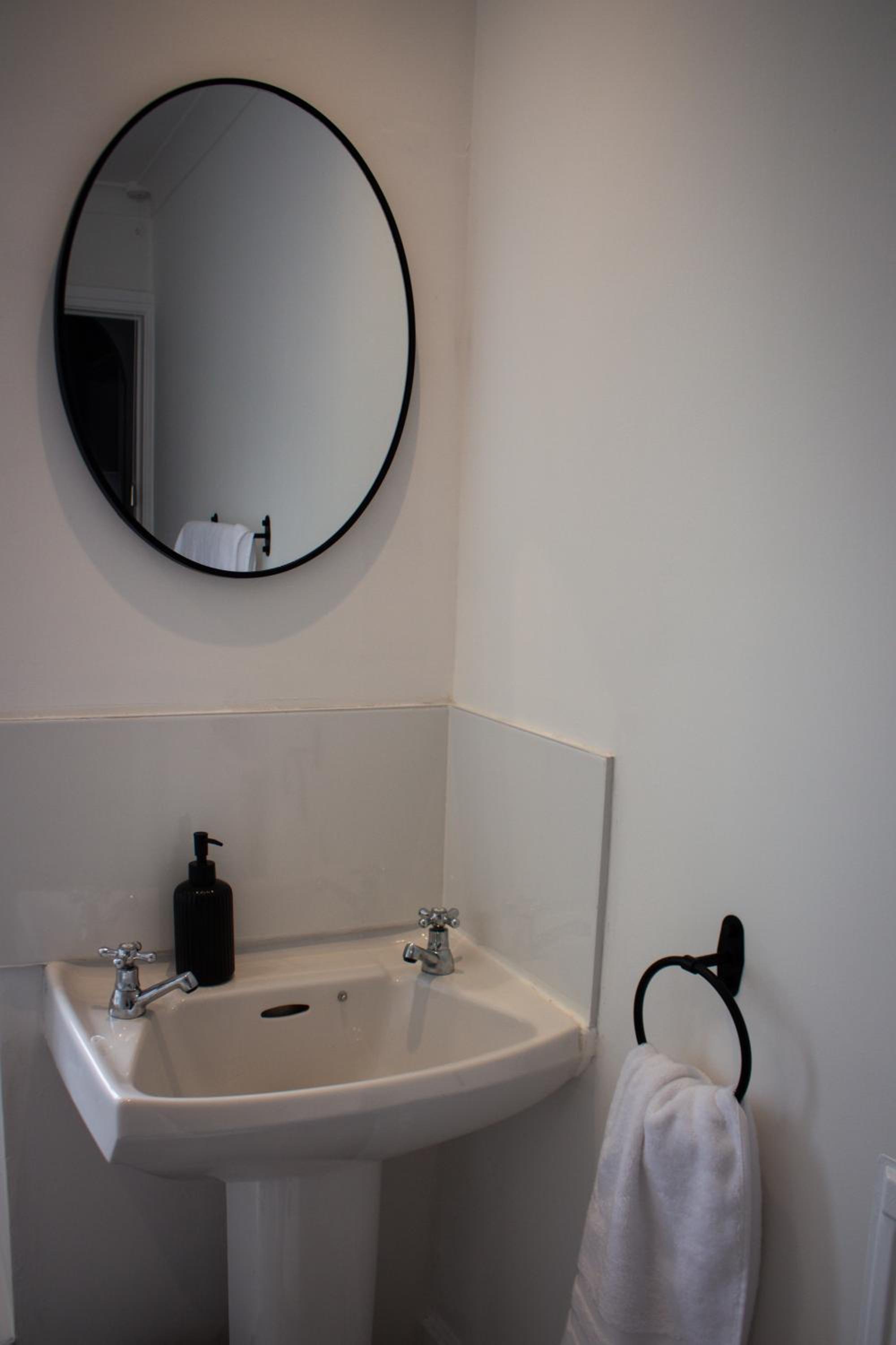 Marlborough Vacations - Characterful Cottage - Sleeps 6 - Parking - High Street - Property Image 18