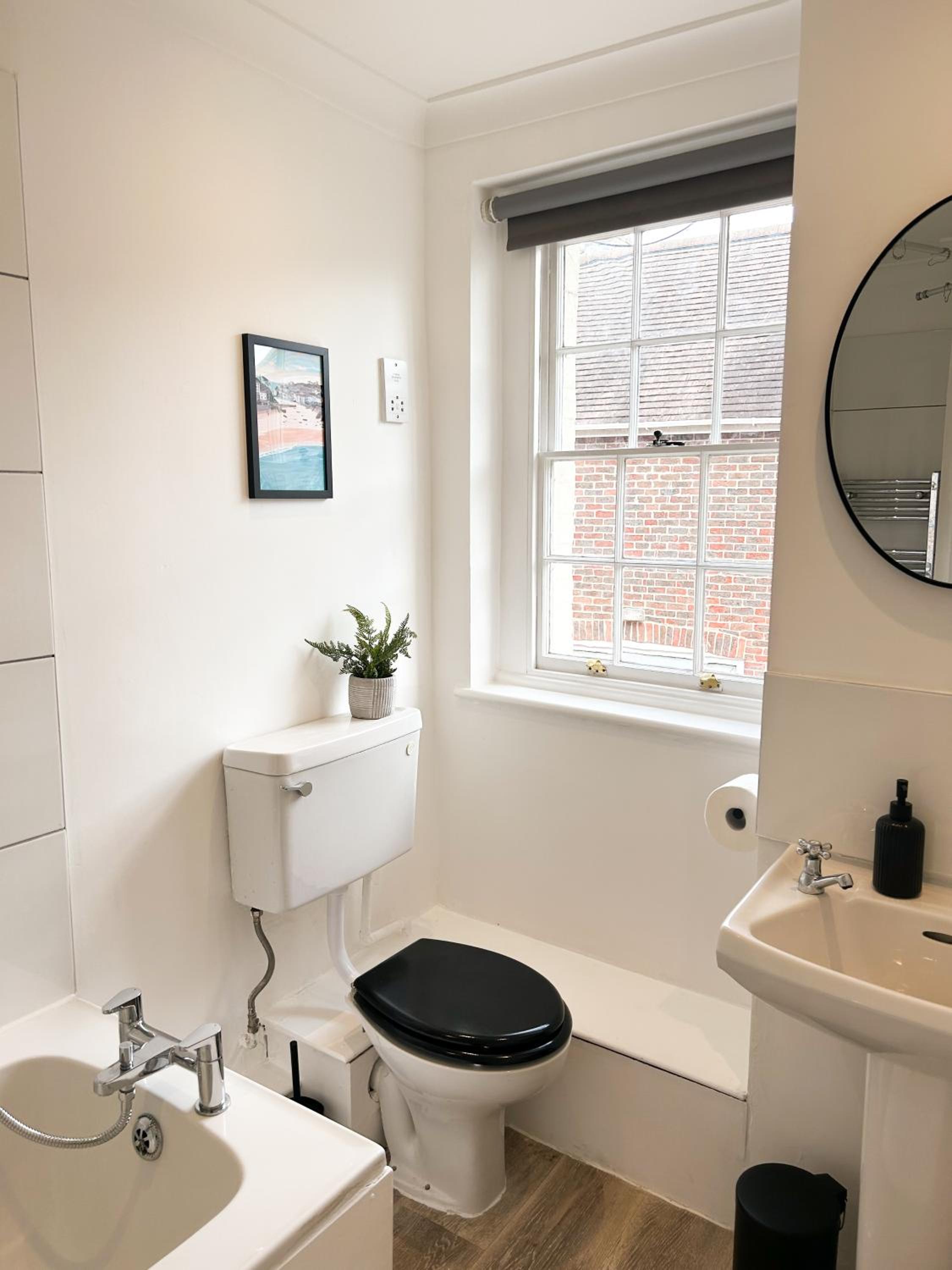 Marlborough Vacations - Characterful Cottage - Sleeps 6 - Parking - High Street - Property Image 22