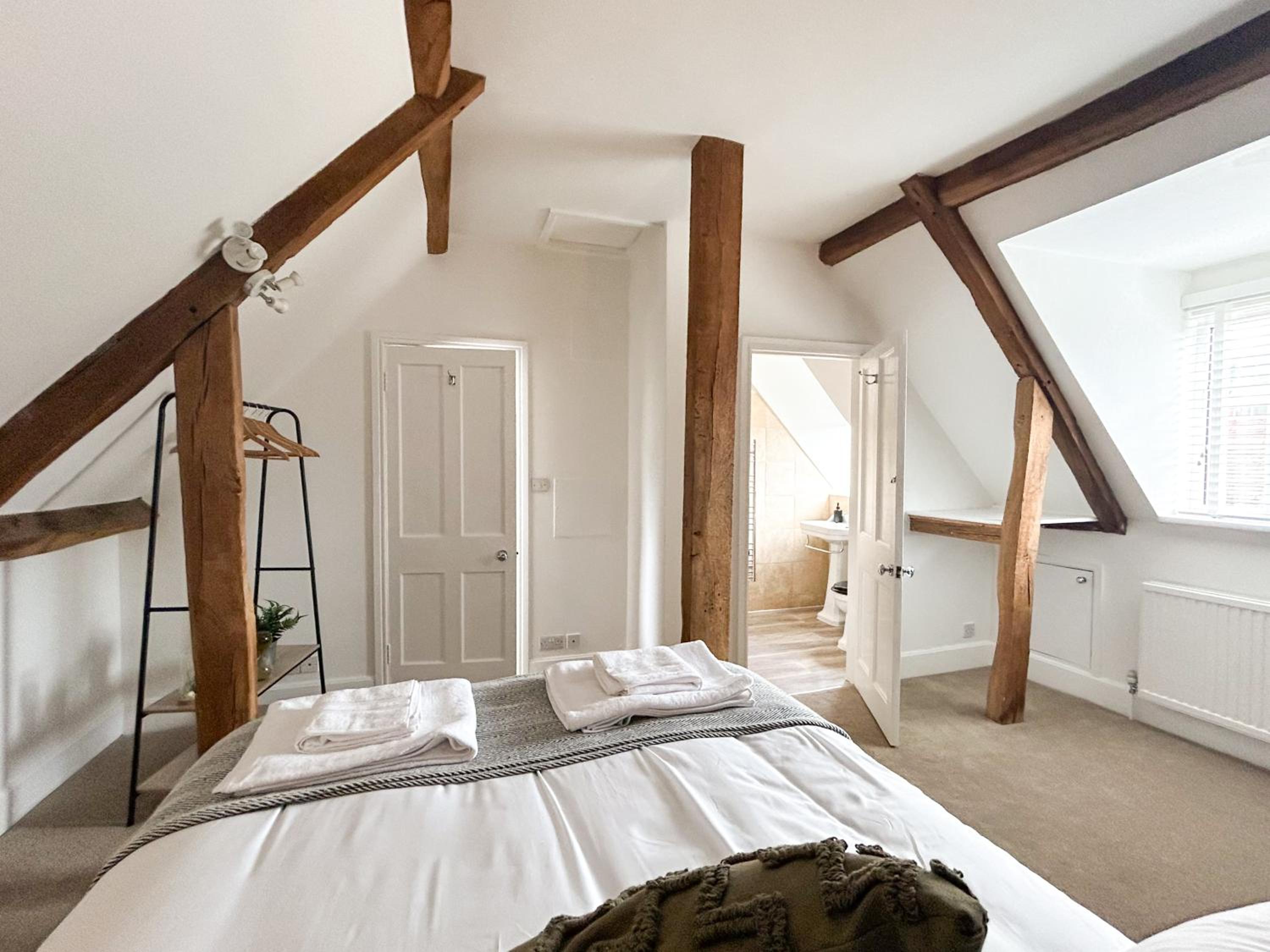 Marlborough Vacations - Characterful Cottage - Sleeps 6 - Parking - High Street - Property Image 34