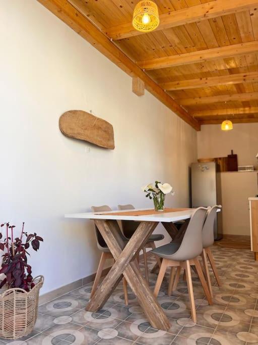 Casetta Bianca con Giardino