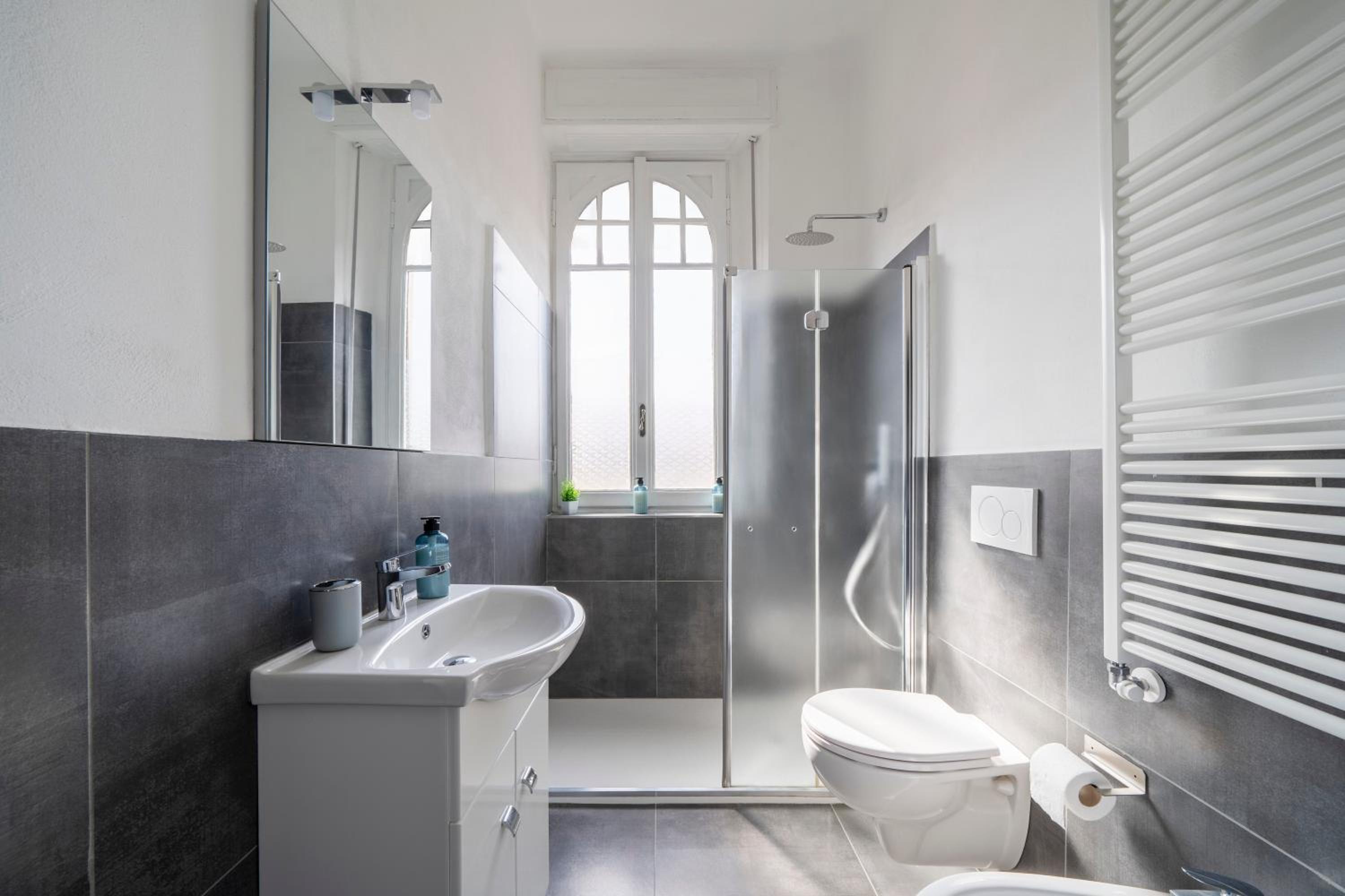 Monza Center, Milan - 1 min to Station - Wifi, AC