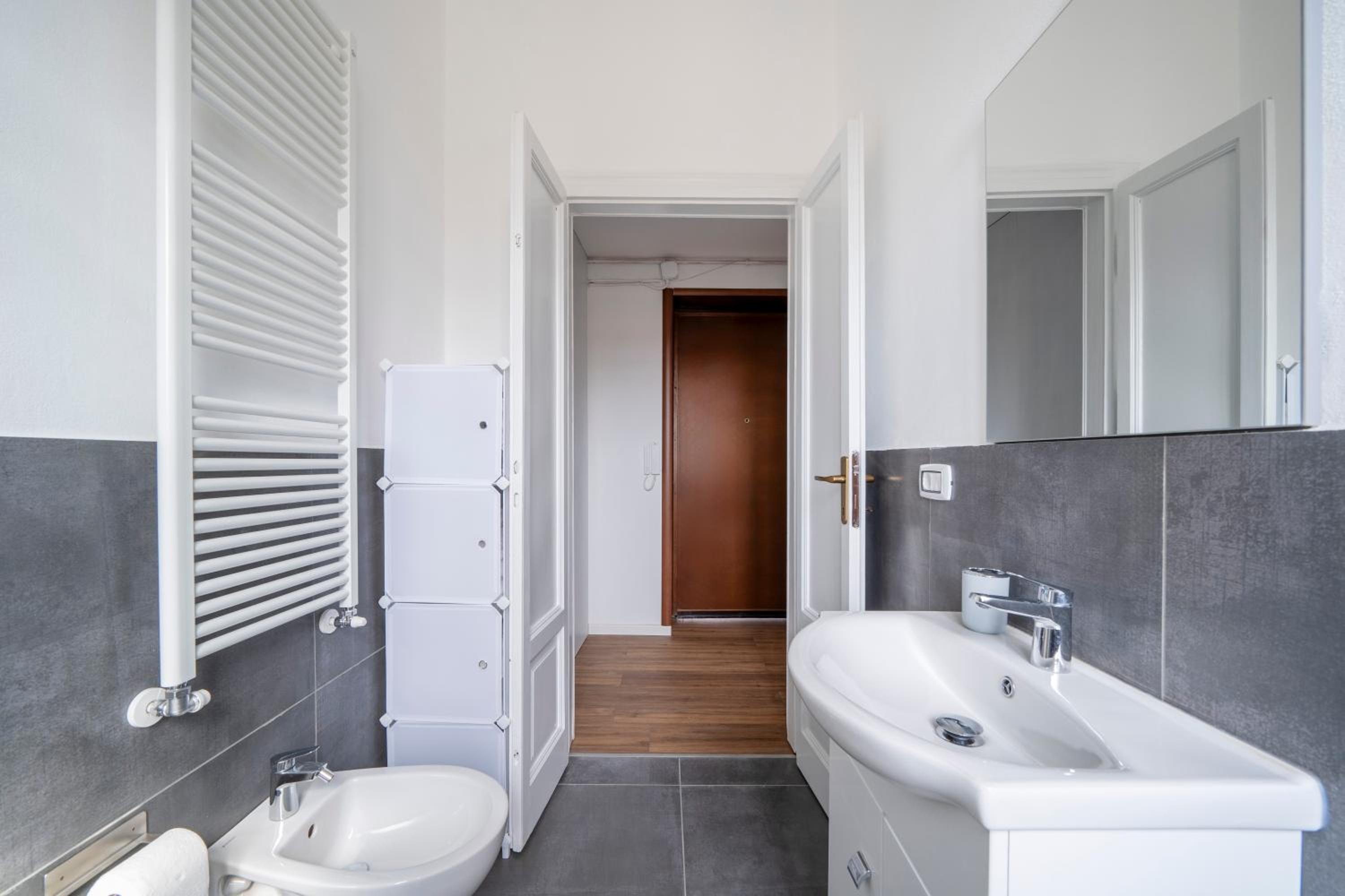Monza Center, Milan - 1 min to Station - Wifi, AC