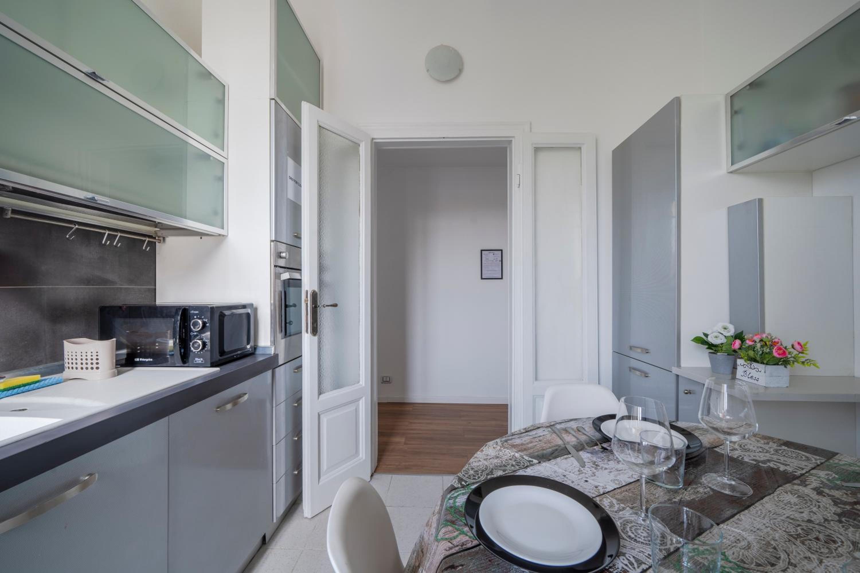 Monza Center, Milan - 1 min to Station - Wifi, AC