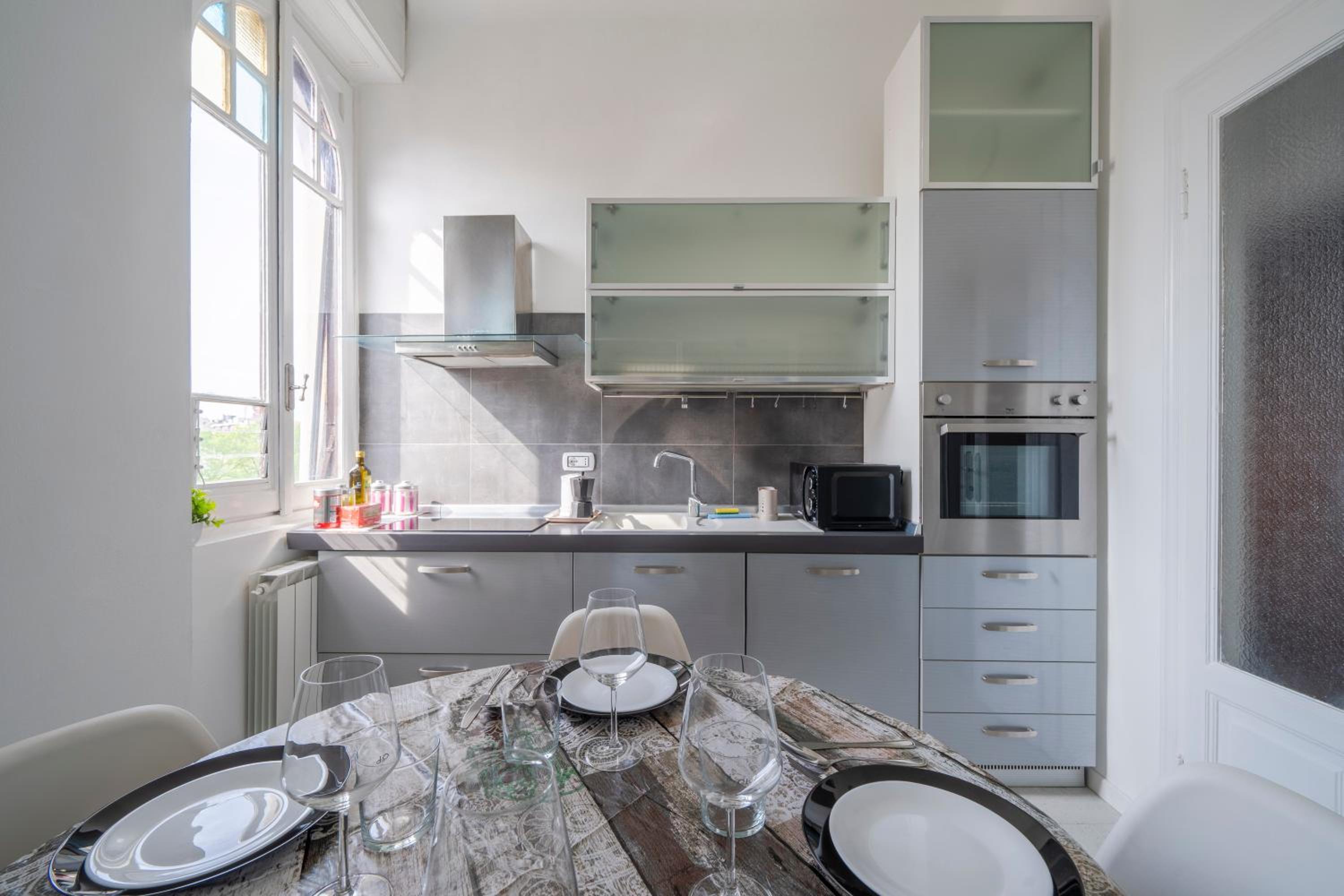 Monza Center, Milan - 1 min to Station - Wifi, AC