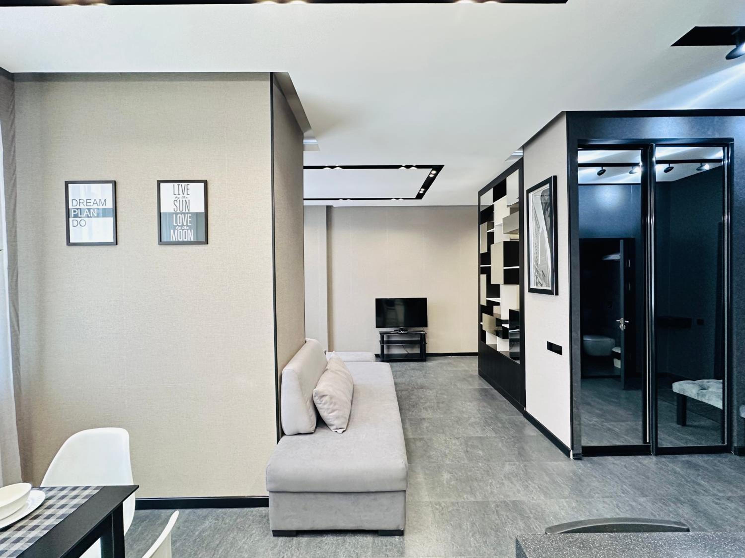EXPO Boulevard Apartments view 5