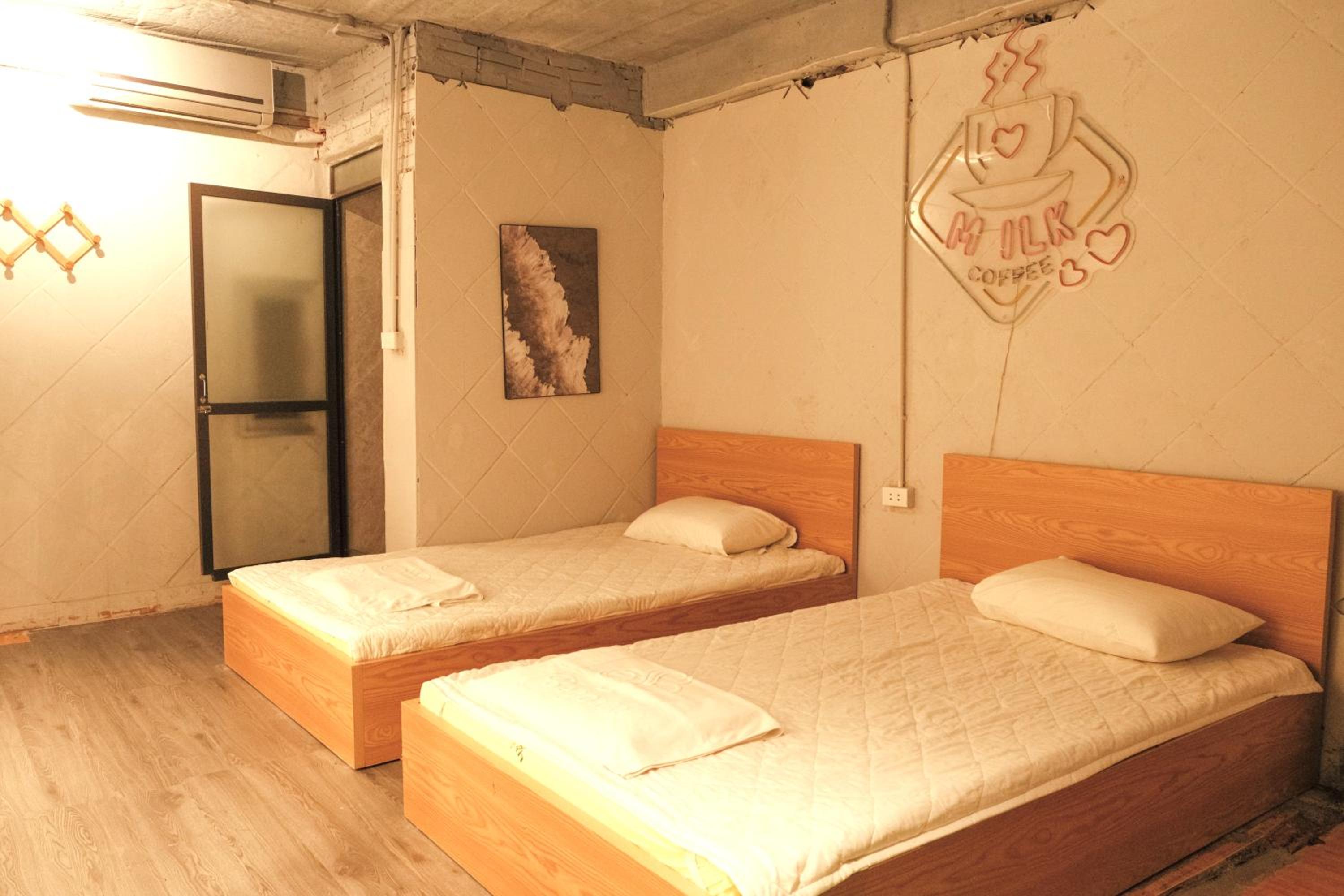 Ubuntu Hostel and Tour