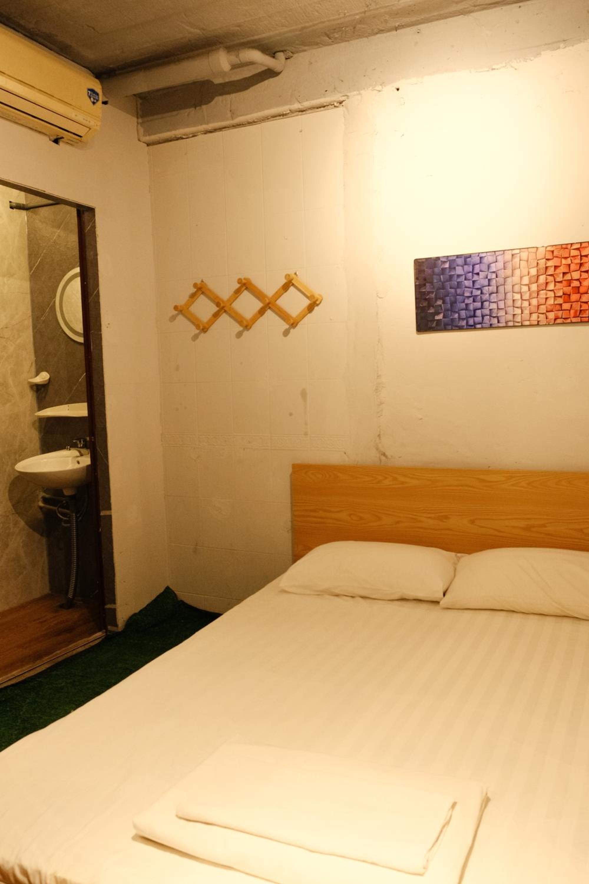 Ubuntu Hostel and Tour