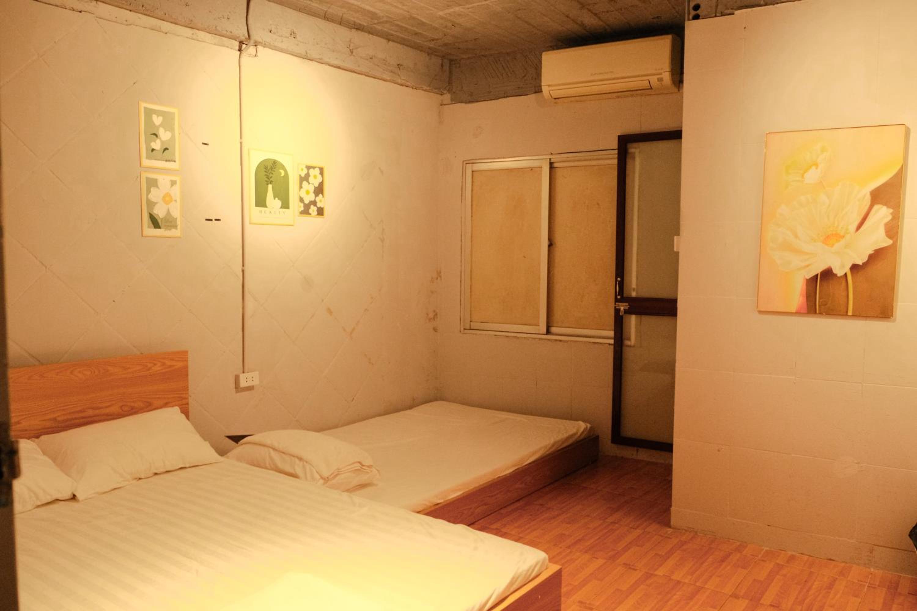 Ubuntu Hostel and Tour
