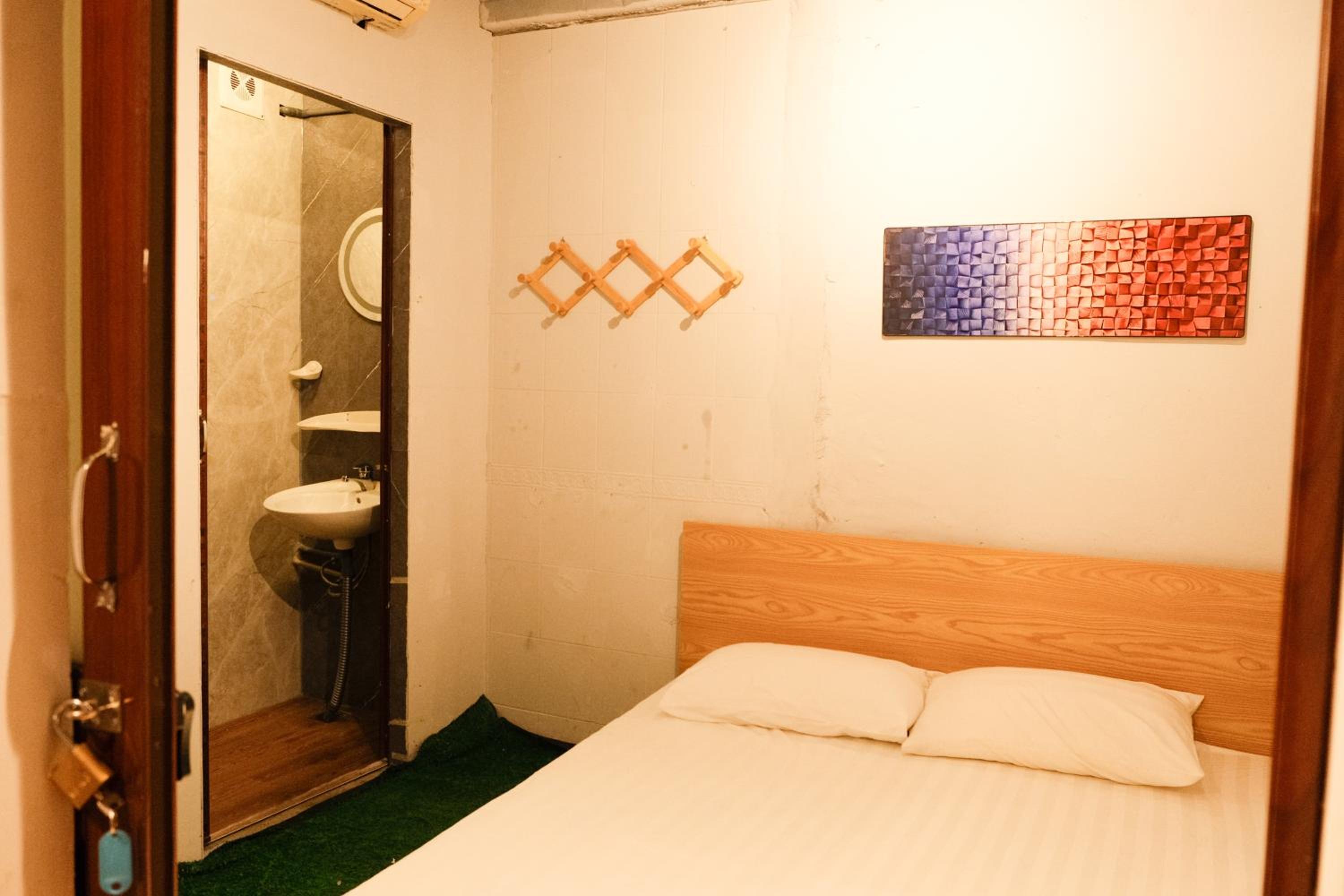 Ubuntu Hostel and Tour