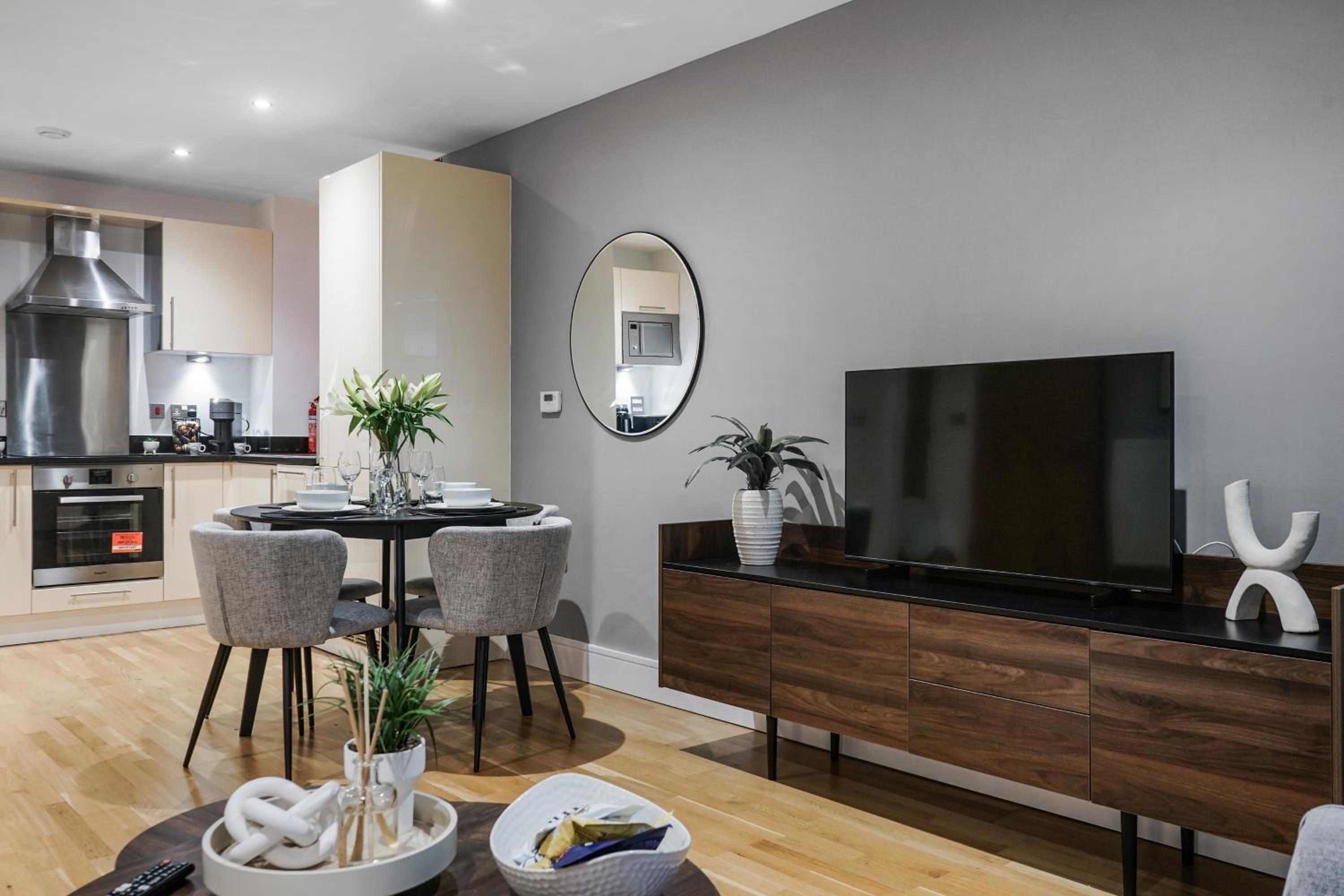 Spacious 1 bed flat with balcony minutes walk to Canary Wharf