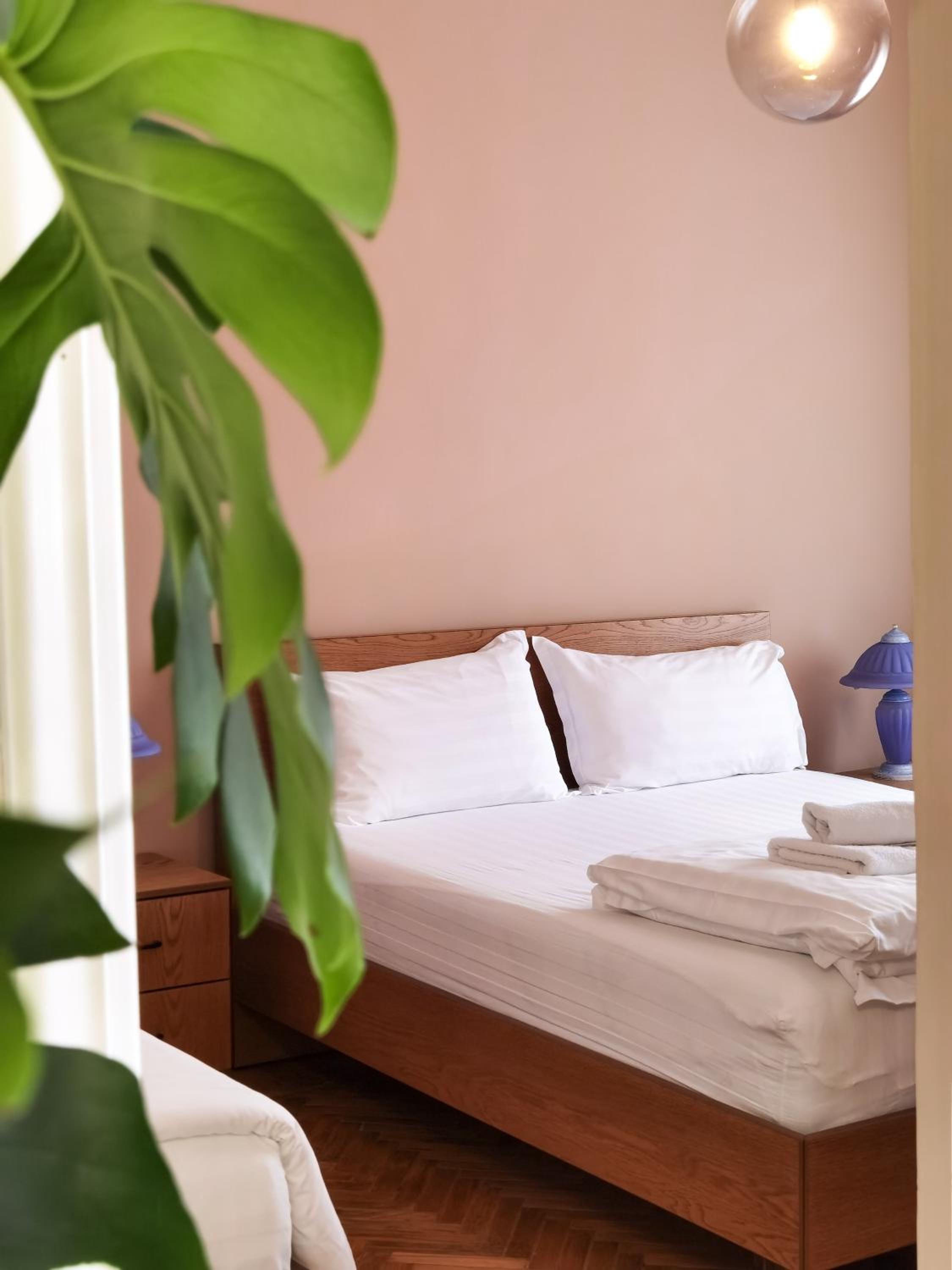 Joni & Joy Center Apartment