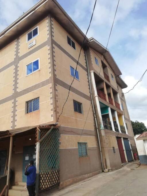 Bel appartement meublé en centre-ville de Bertoua